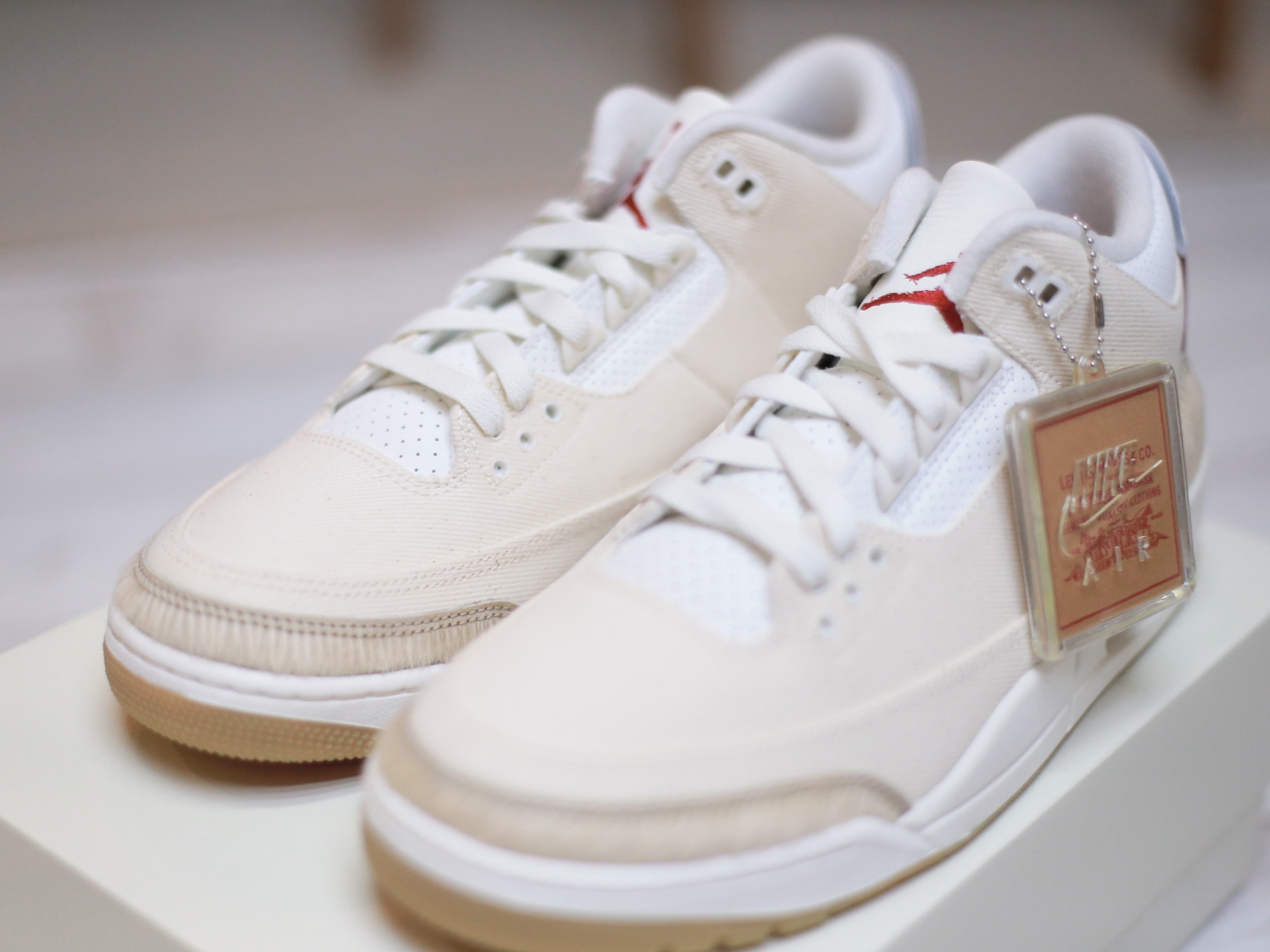 Jordan 3 x Levi’s Ecru Denim 착용 스타일 - 2