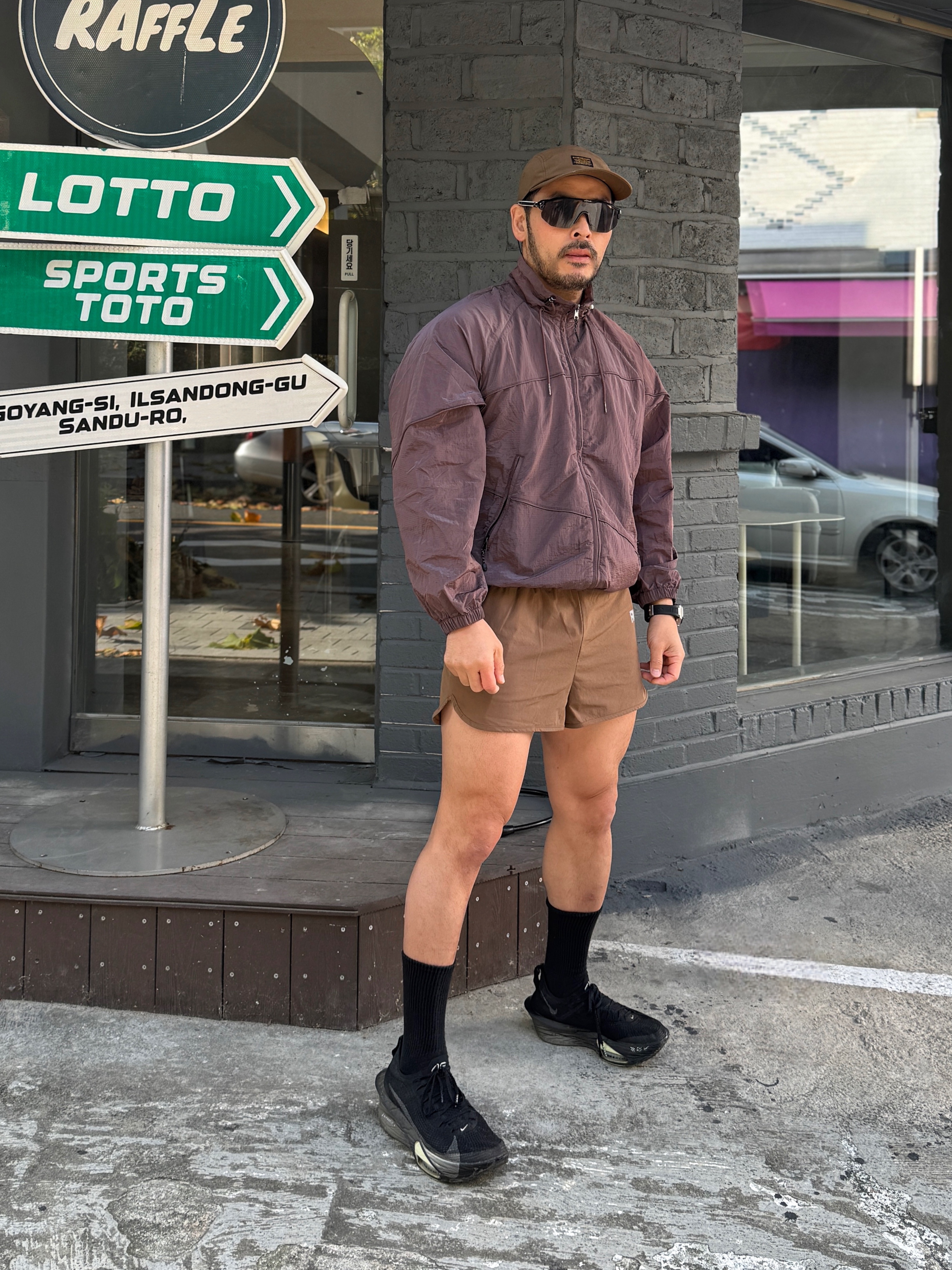 [KREAM 단독] runwhither 3inch Shorts Brown, Nike Air Zoom Alphafly Next% 3 Black Olive Aura 착용 스타일 - 3