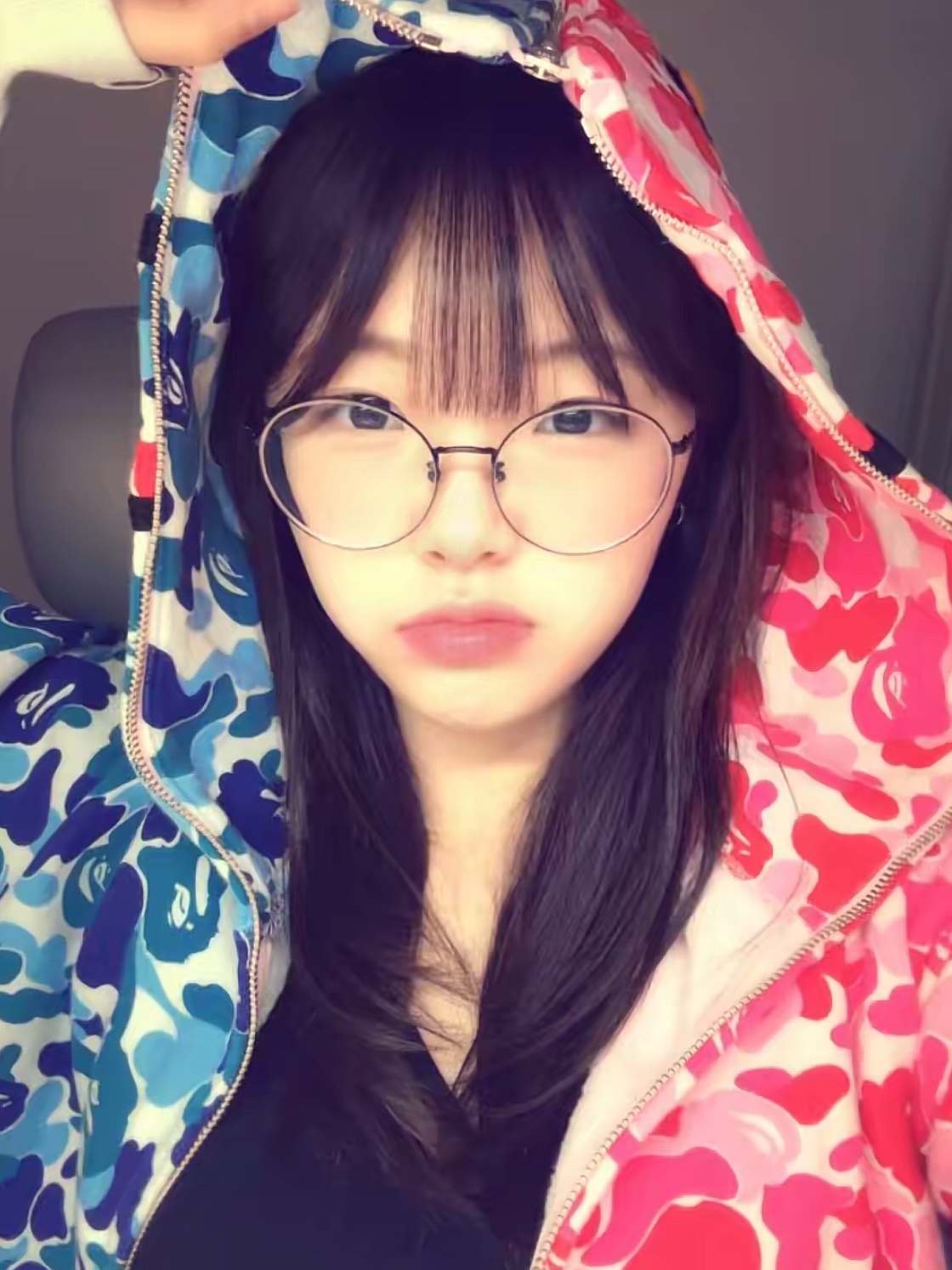 BAPE ABC Camo Separate Shark Full Zip Hoodie Blue Pink 착용 스타일 - 4