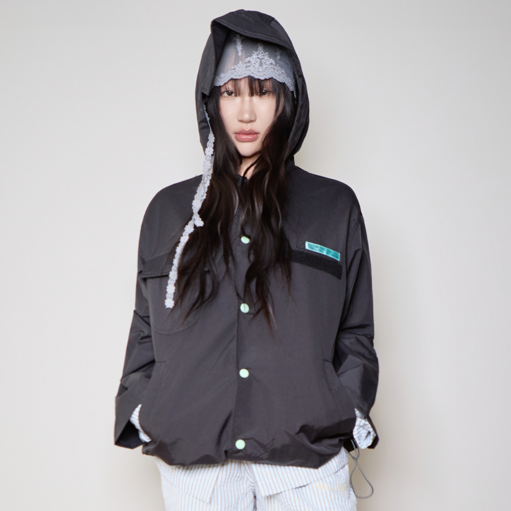 디스이즈파인 후디드 윈드브레이커 블랙(THIS IS FINE Hooded Windbreaker Black) - 3