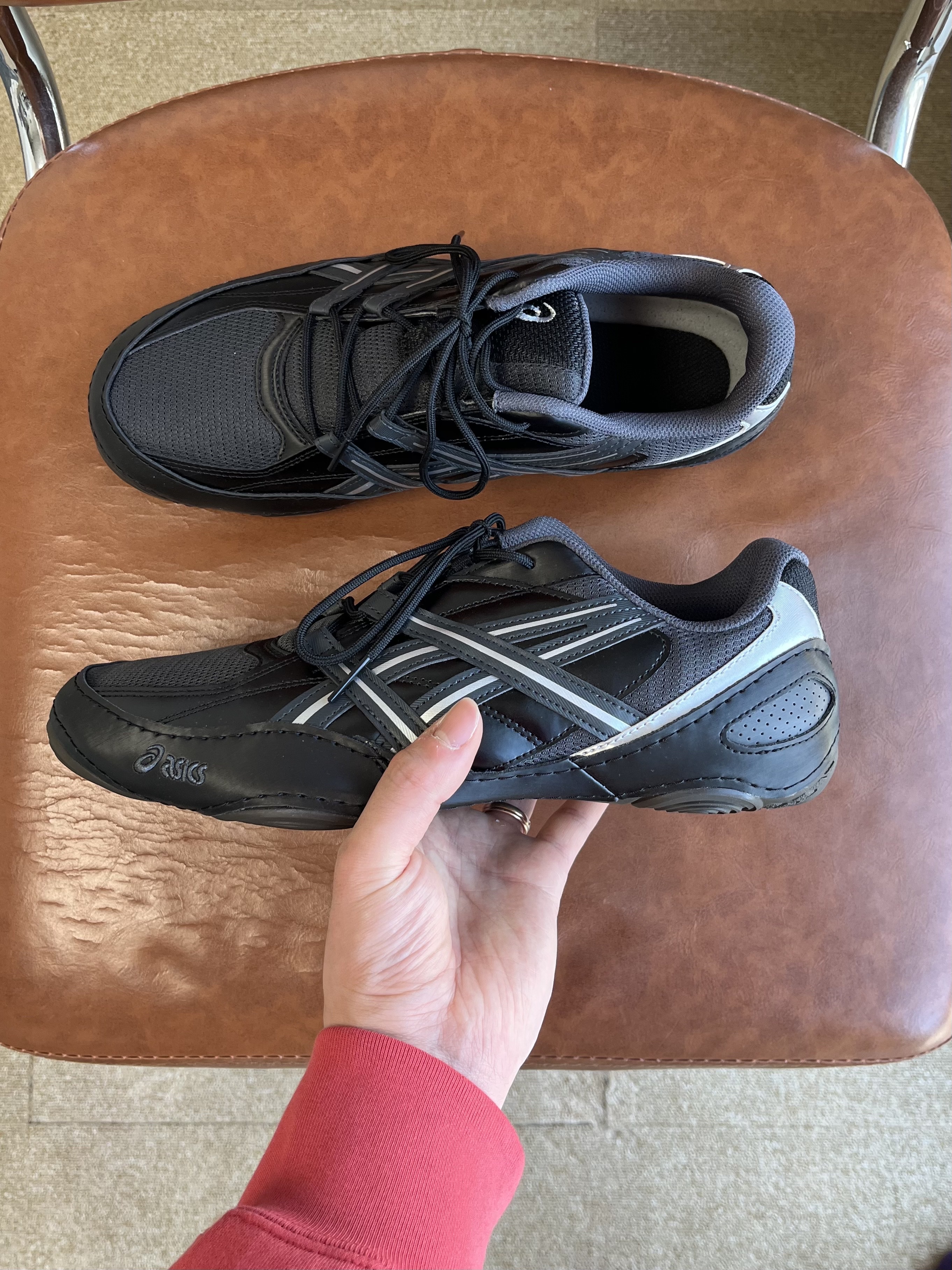 Asics Hypersync Graphite Grey Black 착용 스타일 - 5