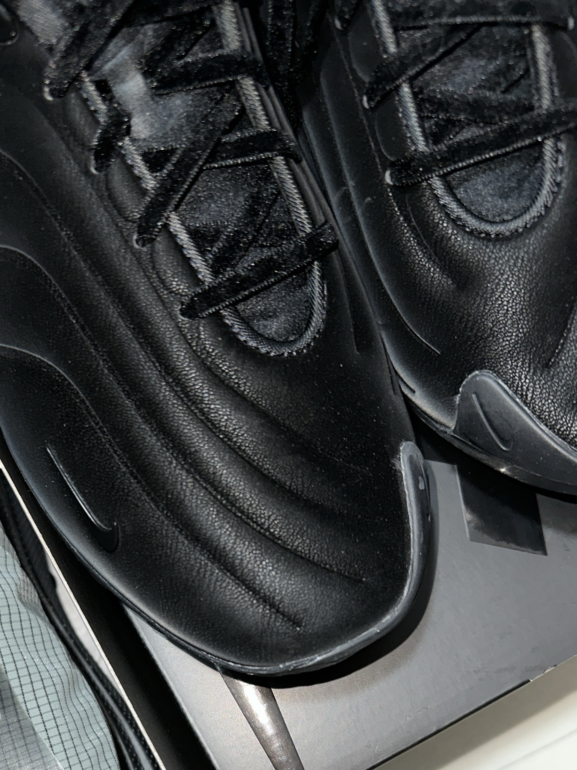 (W) Nike Astra Ultra Triple Black 착용 스타일