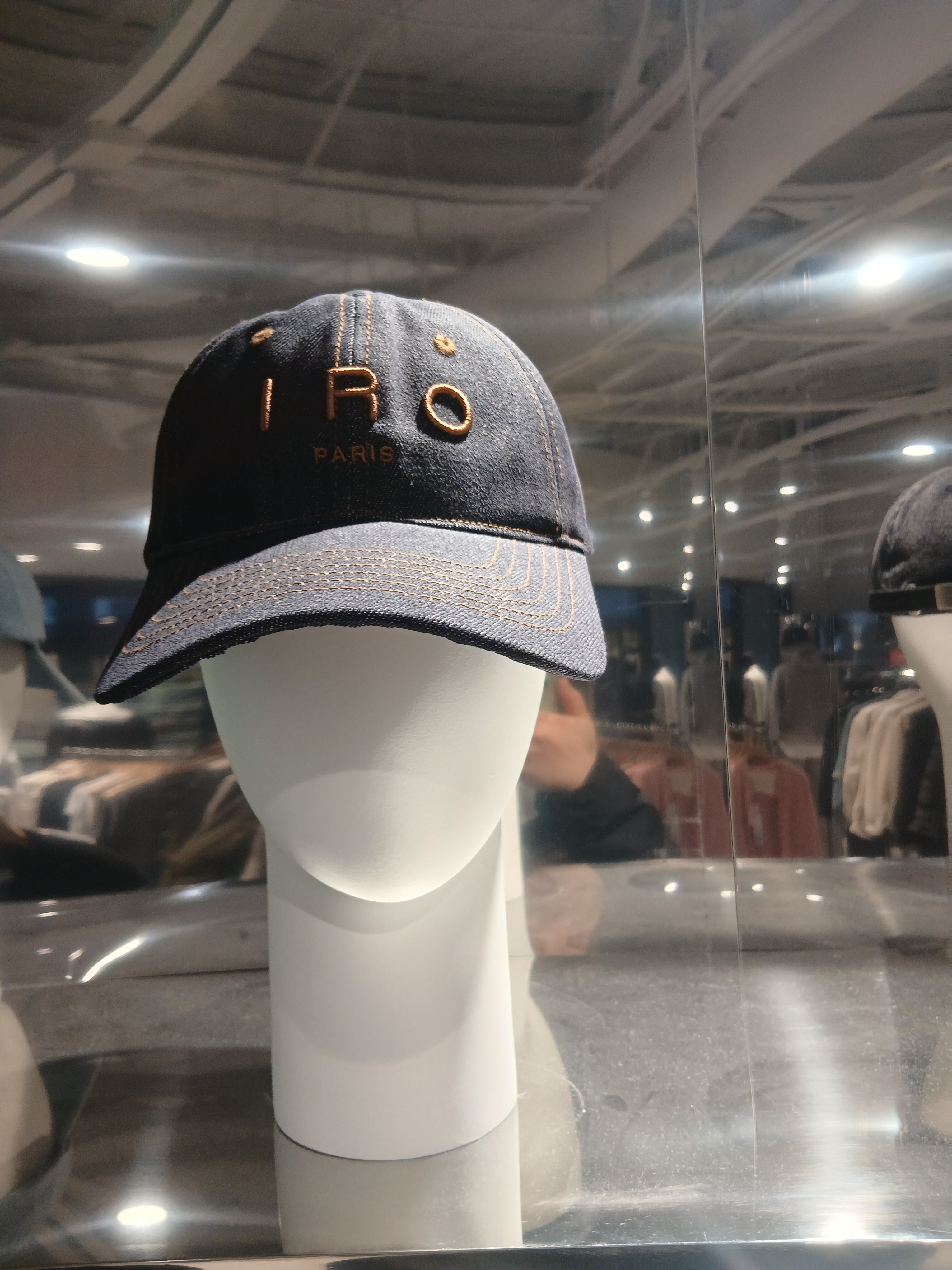 Iro Troyes Iro Logo Embroidery Washed Denim Ball Cap Blue, Iro Bred Lambskin Leather Logo Ball Cap Black 착용 스타일 - 6