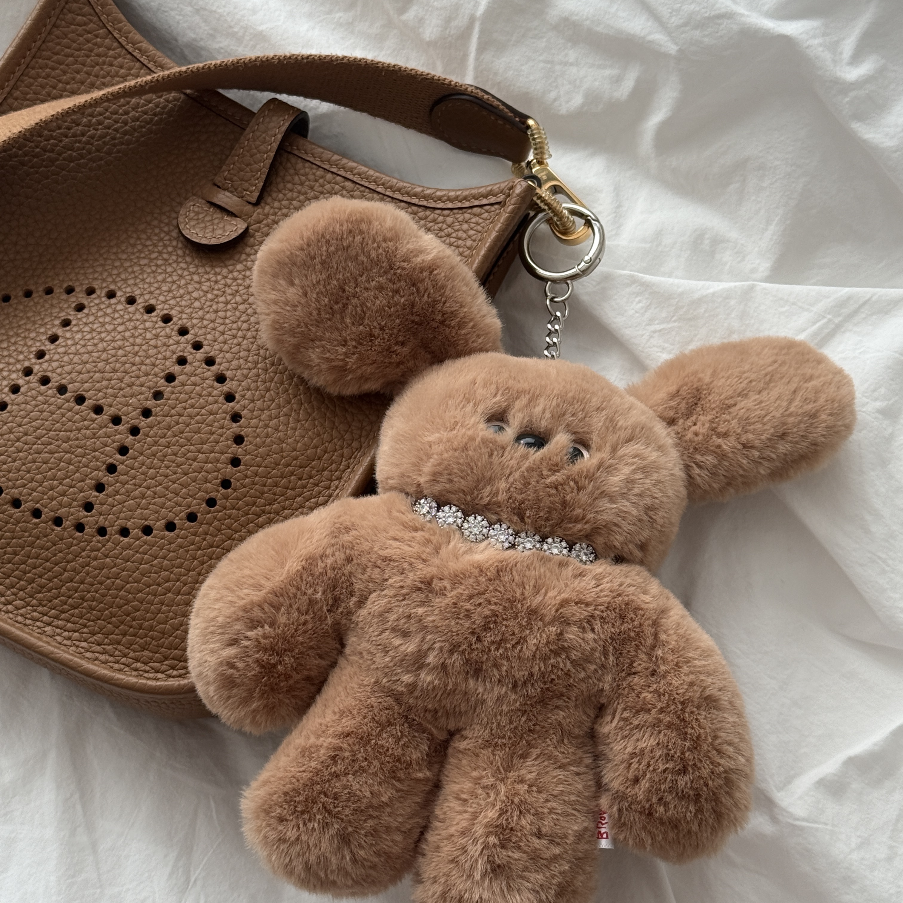 Hermes Evelyne 16 Amazone Bag Clemence & Gold Biscuit Camel, Lelbobrown Puppy Keyring Bori 착용 스타일