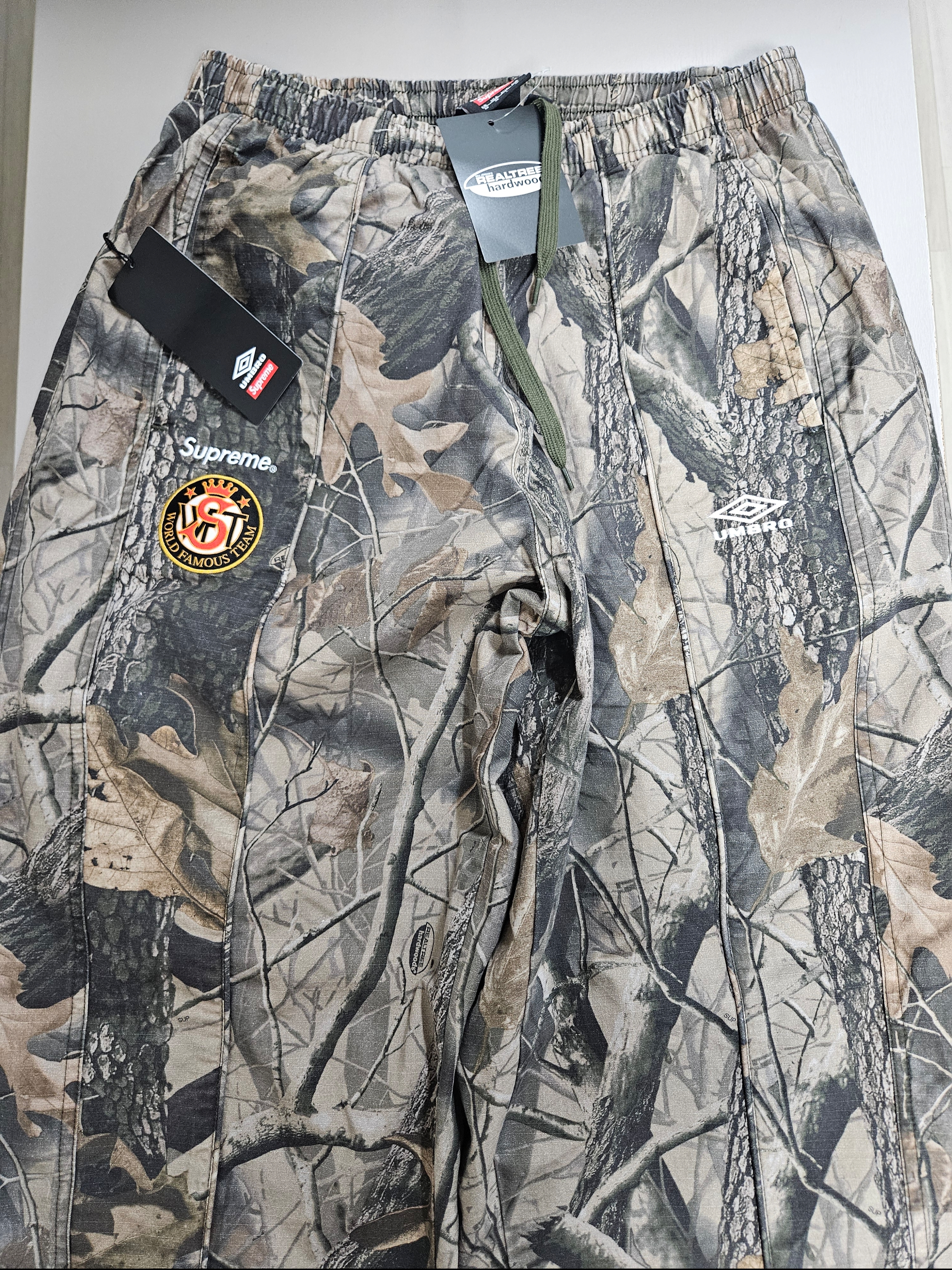 Supreme x Umbro Cotton Ripstop Track Pant Realtree Hardwoods Camo - 26SS 착용 스타일 - 2
