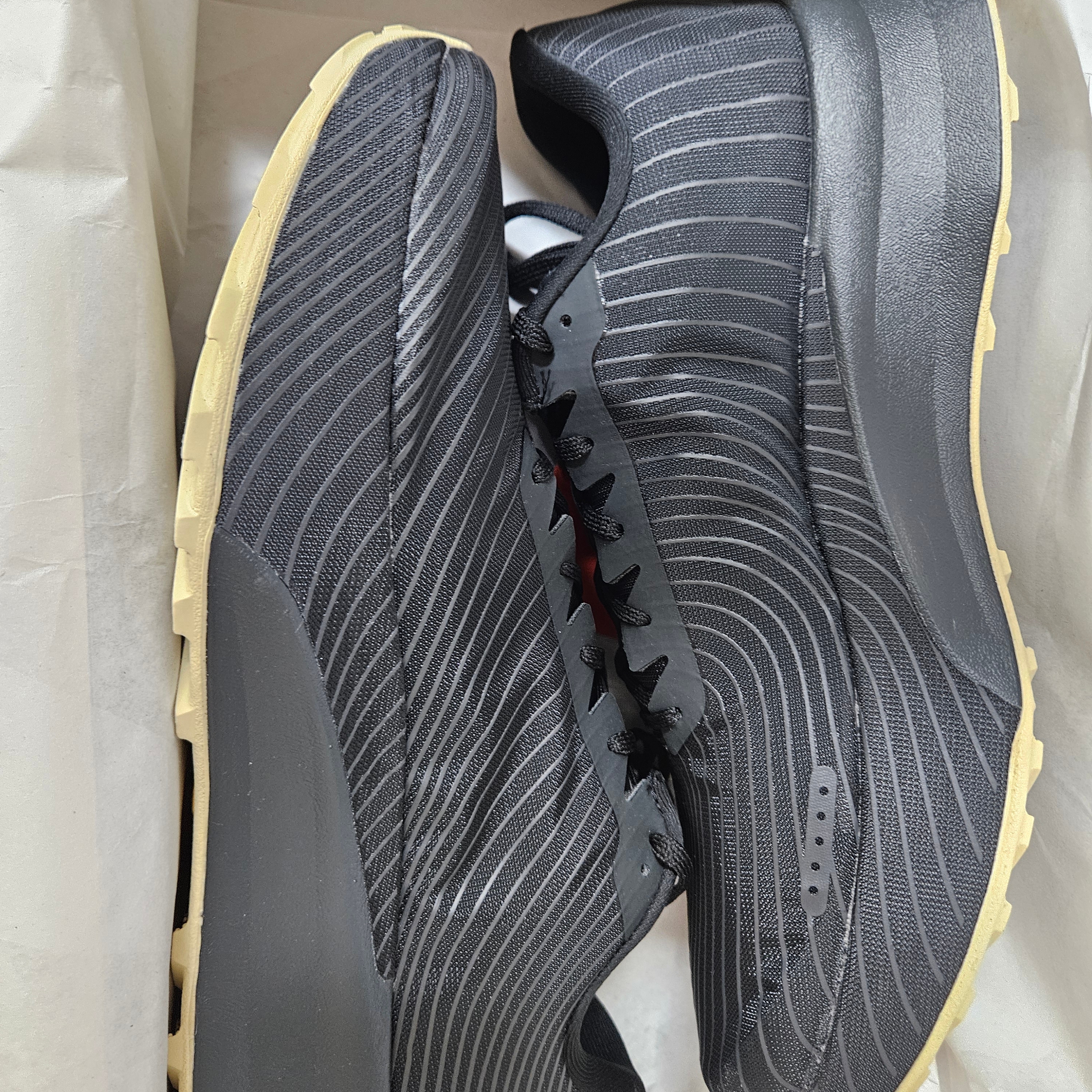 Nike ACG Ultrafly Trail Black and Dark Smoke Grey 착용 스타일