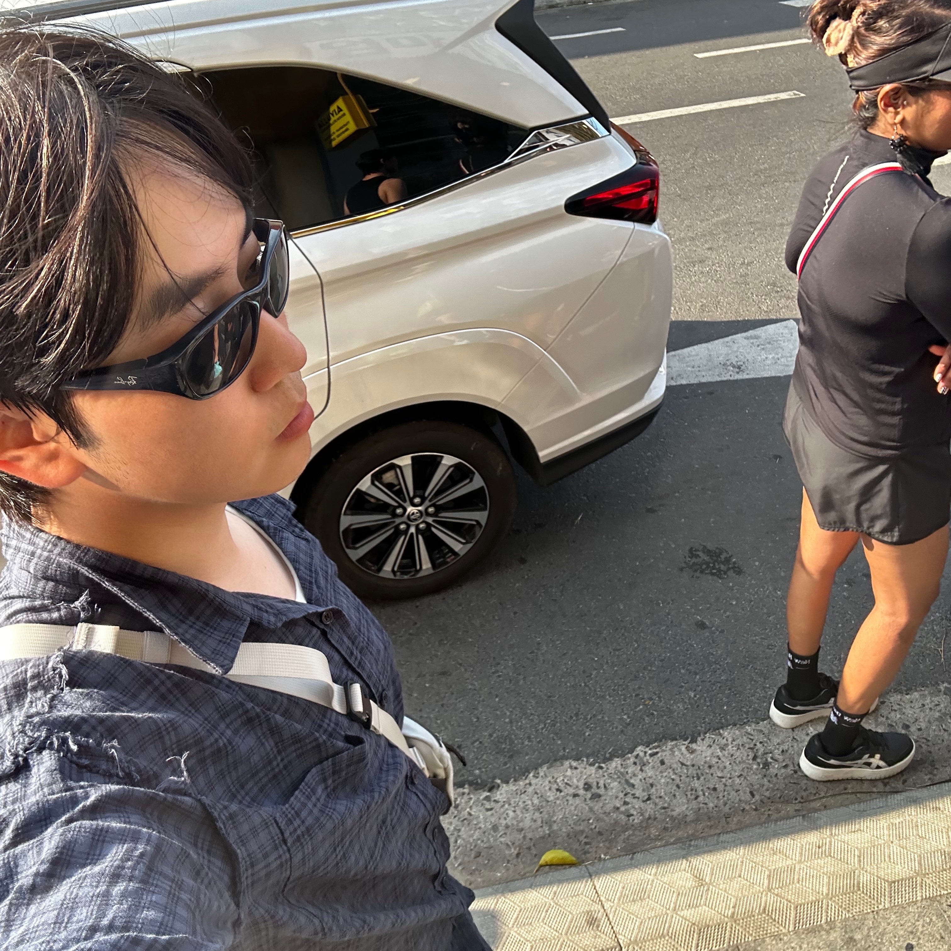 Ray-Ban DADDY-O II Polished Black Frame Green Classic G-15 Lenses, Arc'teryx Mantis 1 Waistpack Solitude Graphite 착용 스타일