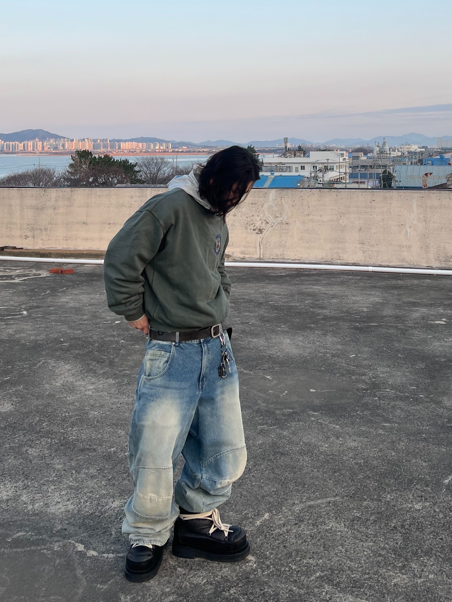 MJD 3D Knee Denim Pants Blue, Undermycar MU.128 Original Logo Cracked Leather Belt Silver / Black 착용 스타일 - 4