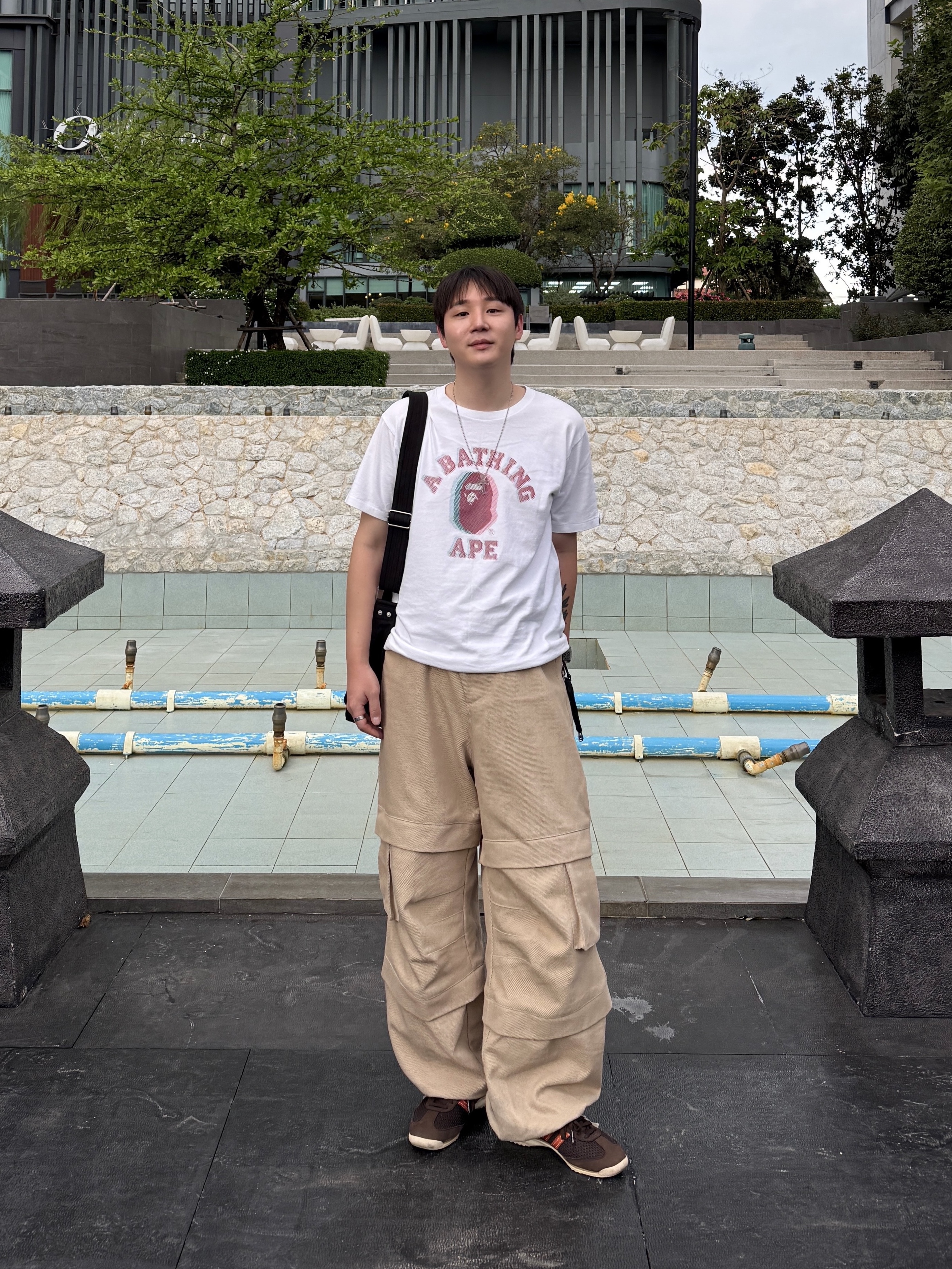 BAPE Glitch Art College T-Shirt White, Chrome Hearts Silichrome CH Cross Pendant Clear 2025 착용 스타일