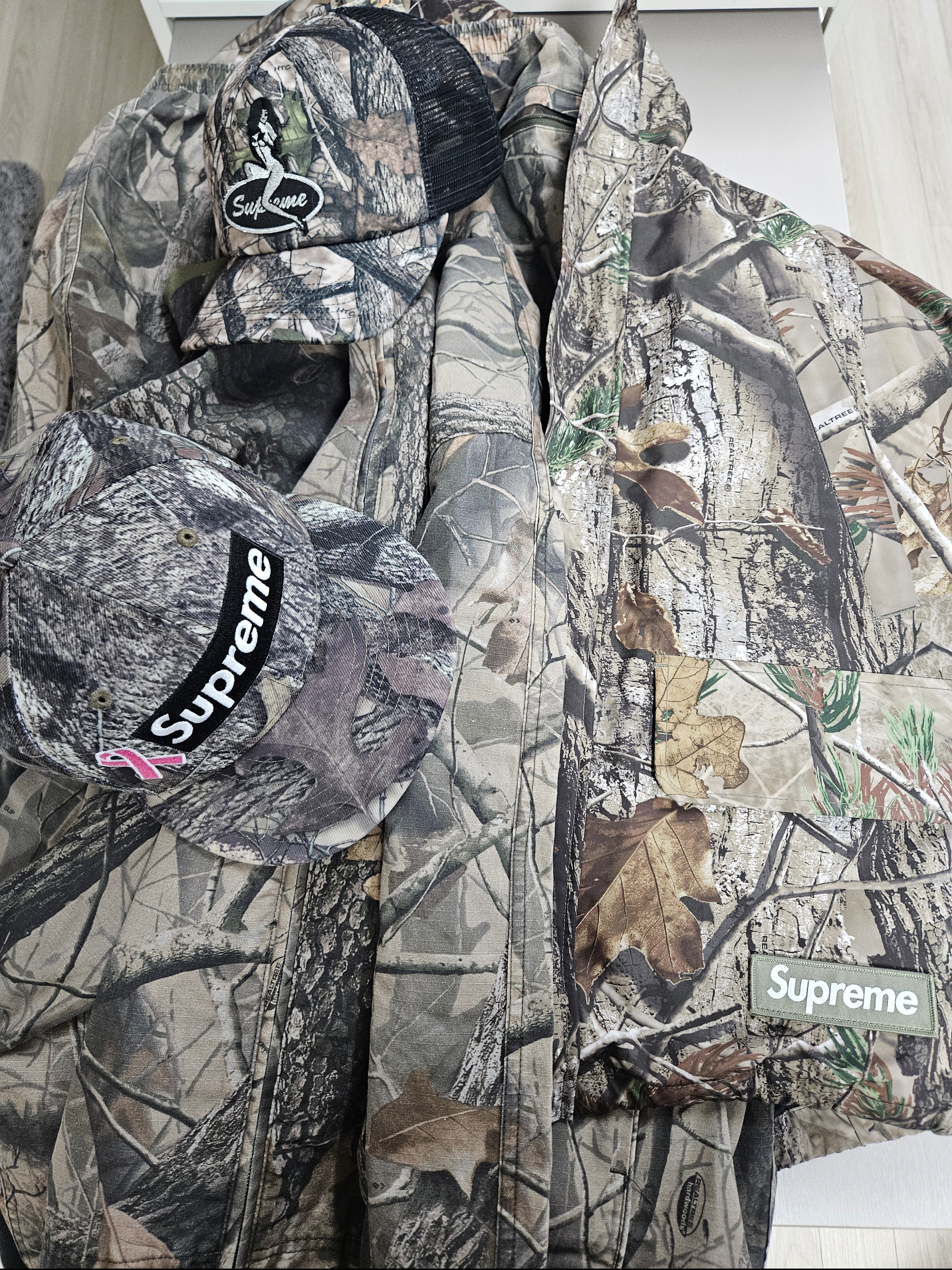 Supreme x Umbro Cotton Ripstop Track Pant Realtree Hardwoods Camo - 26SS 착용 스타일 - 8