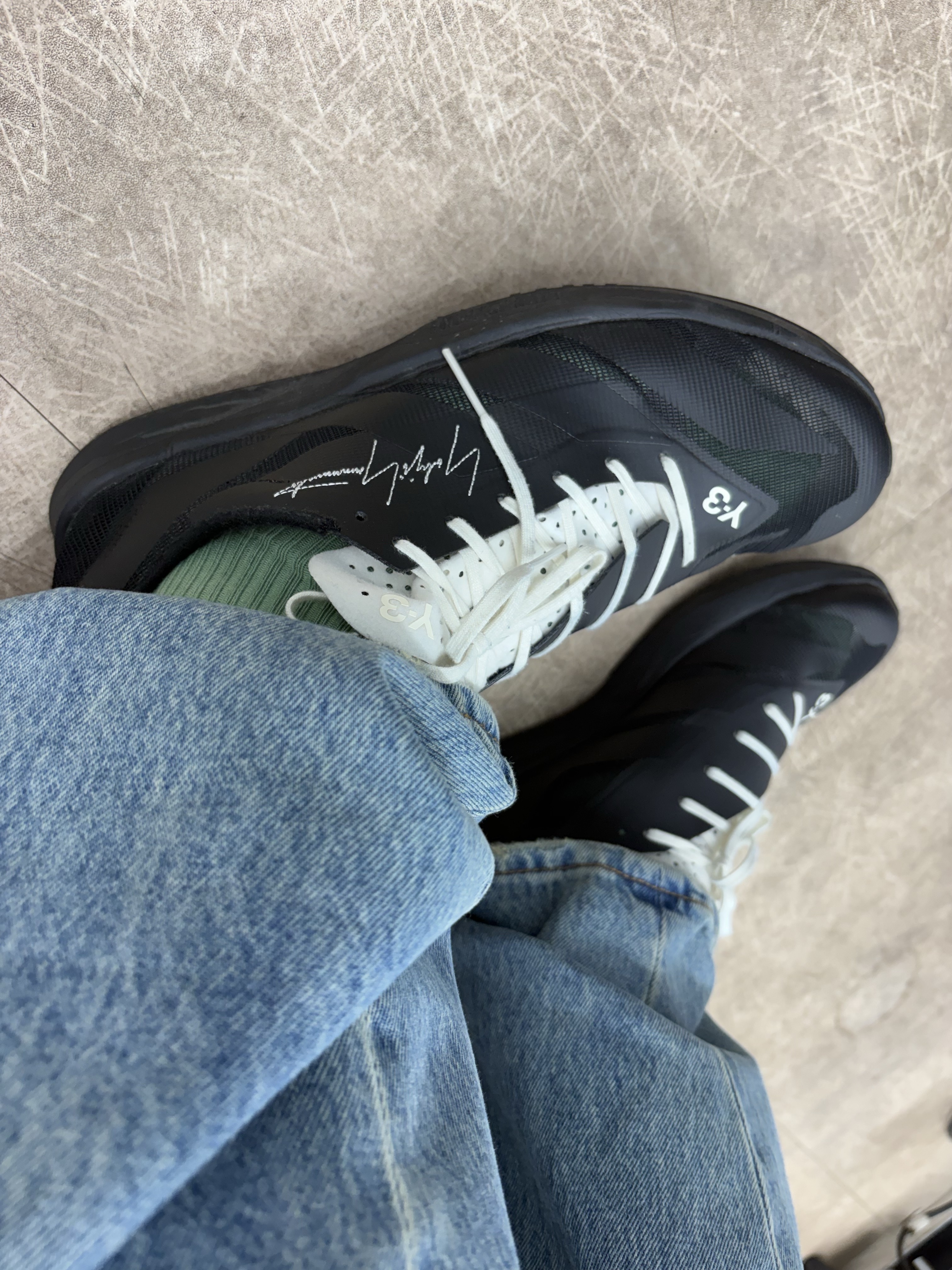 Y-3 Adizero RC6 Black Off White 착용 스타일 - 1
