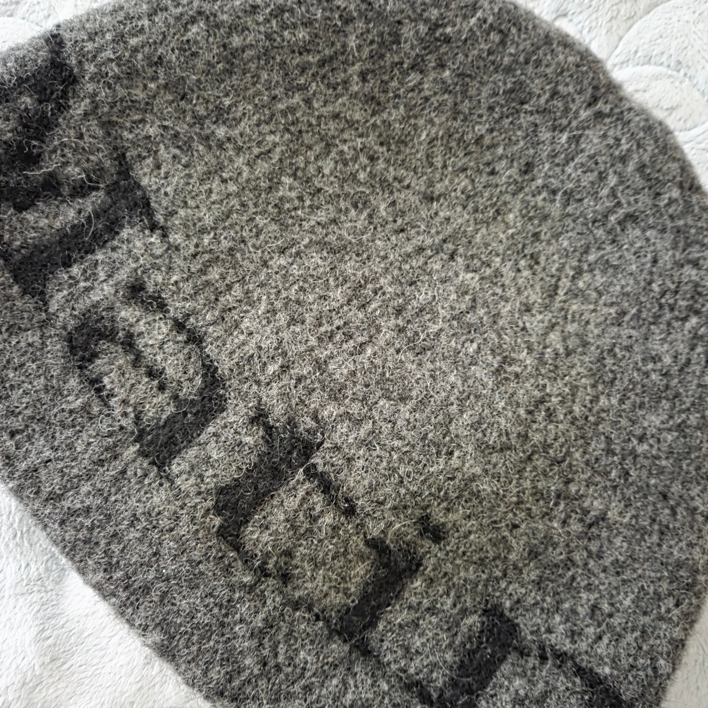 Matin Kim Logo Heavy Knit Beanie Charcoal 착용 스타일