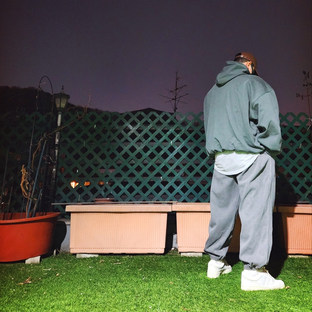 Yeezy Gap Engineered By Balenciaga Logo Hoodie Dark Green, Undermycar Mu.03 Anti Fxxking Logo Play Oversized Sweat Jogger Pigment Gray 착용 스타일 - 3