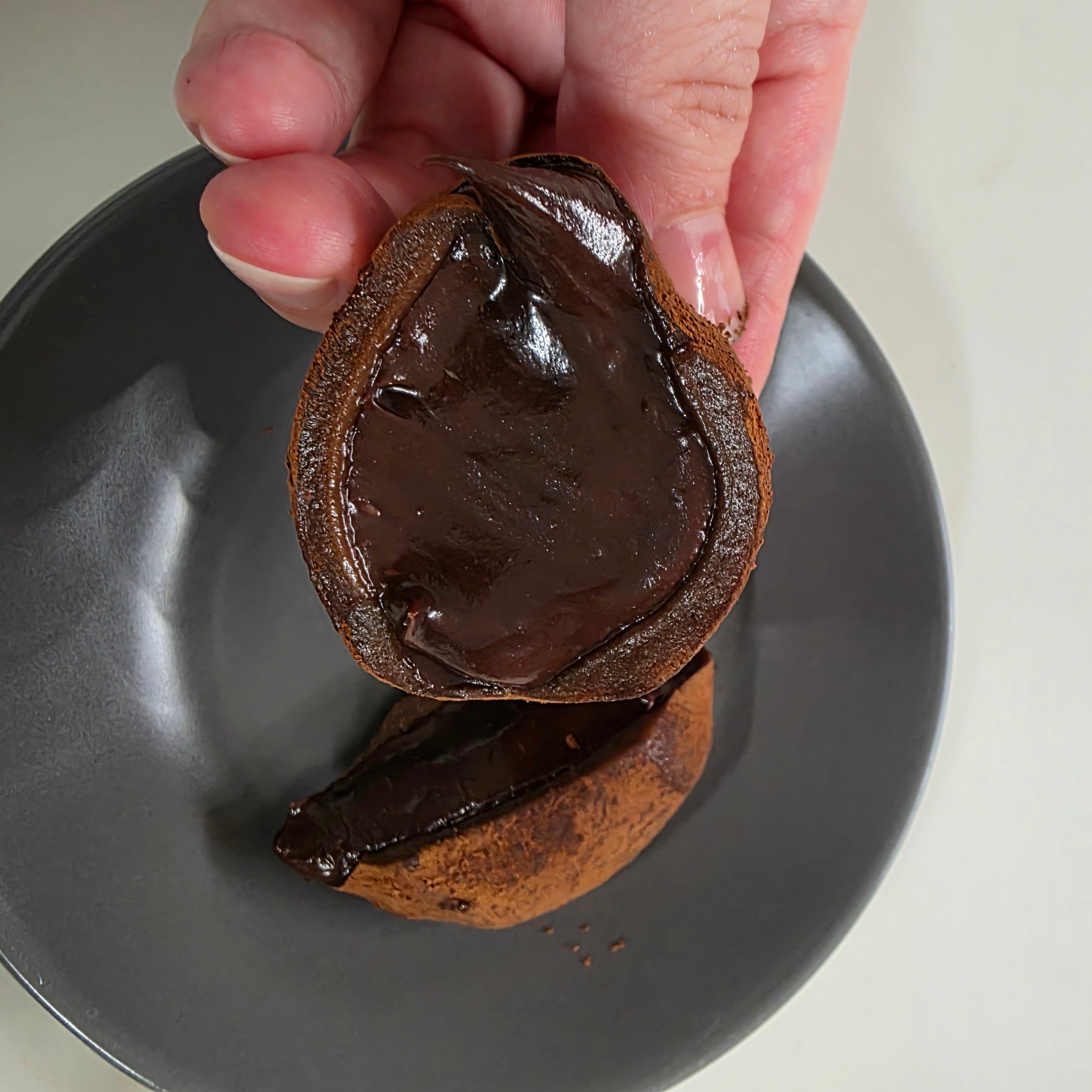 THE BAREUN TTEOK Double Chocolate Fudge Cream Tteok (60g *6EA) 1Box 착용 스타일 - 2