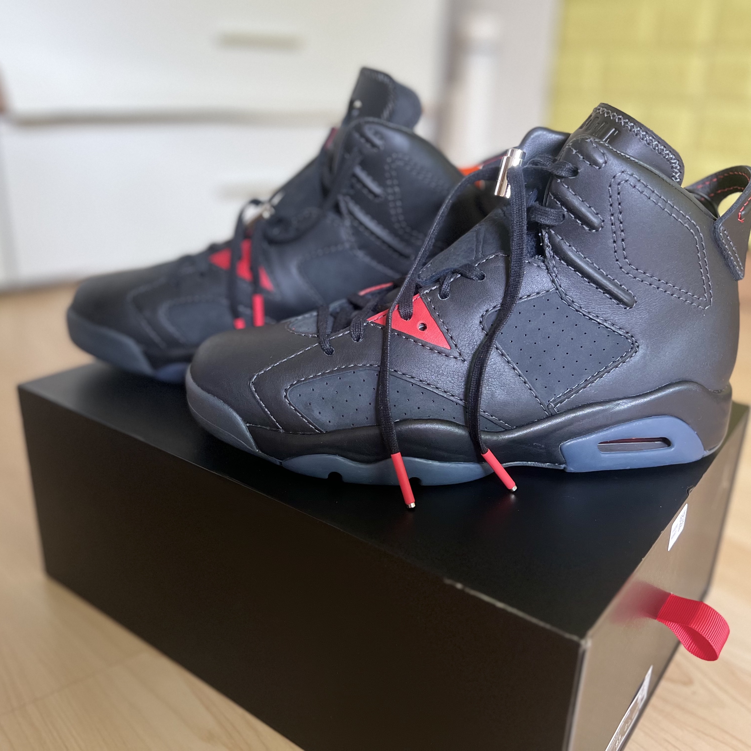 Jordan 6 Retro PRM Bin 23 Off Noir Picante Red 착용 스타일