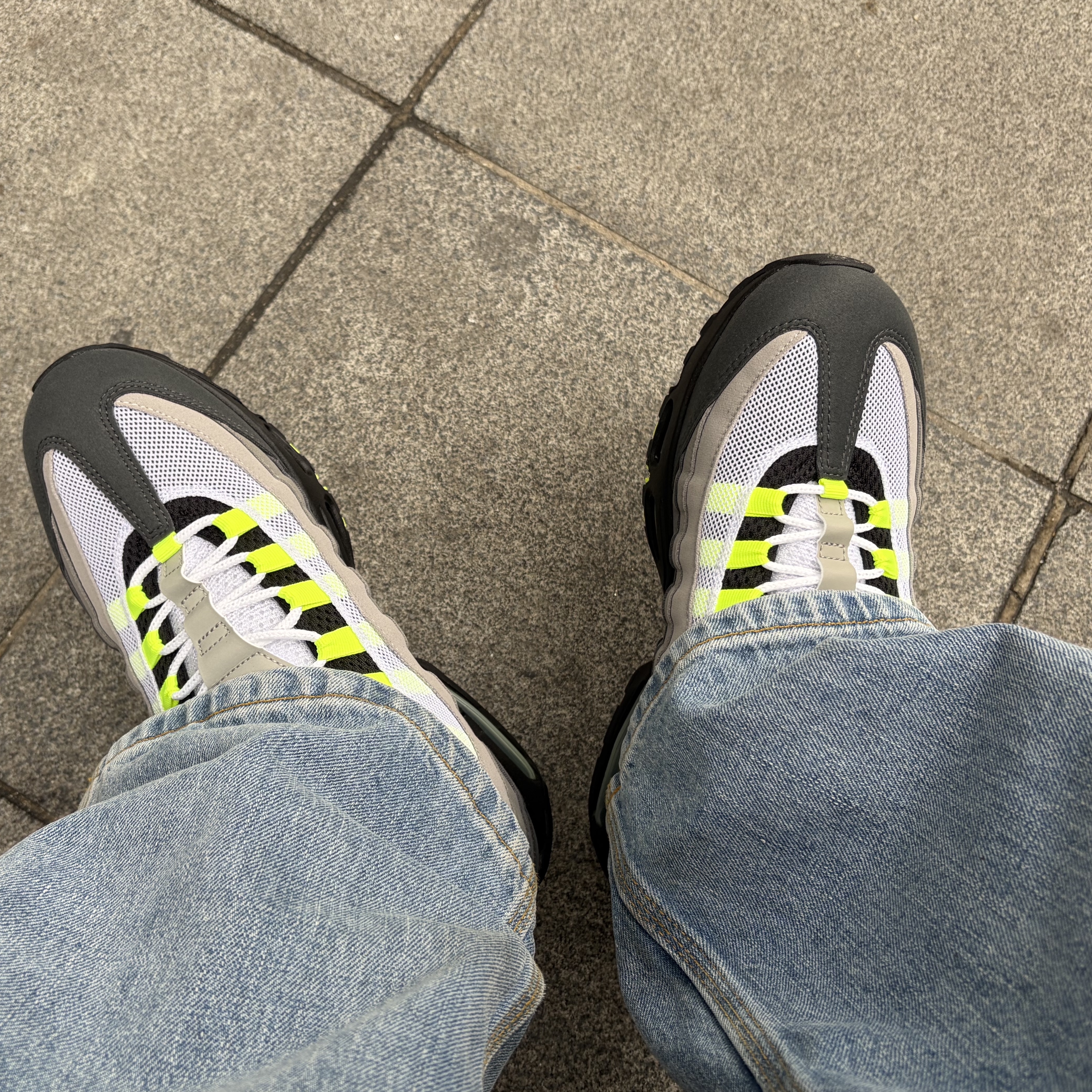 Nike Air Max 95 OG Neon 착용 스타일 - 2