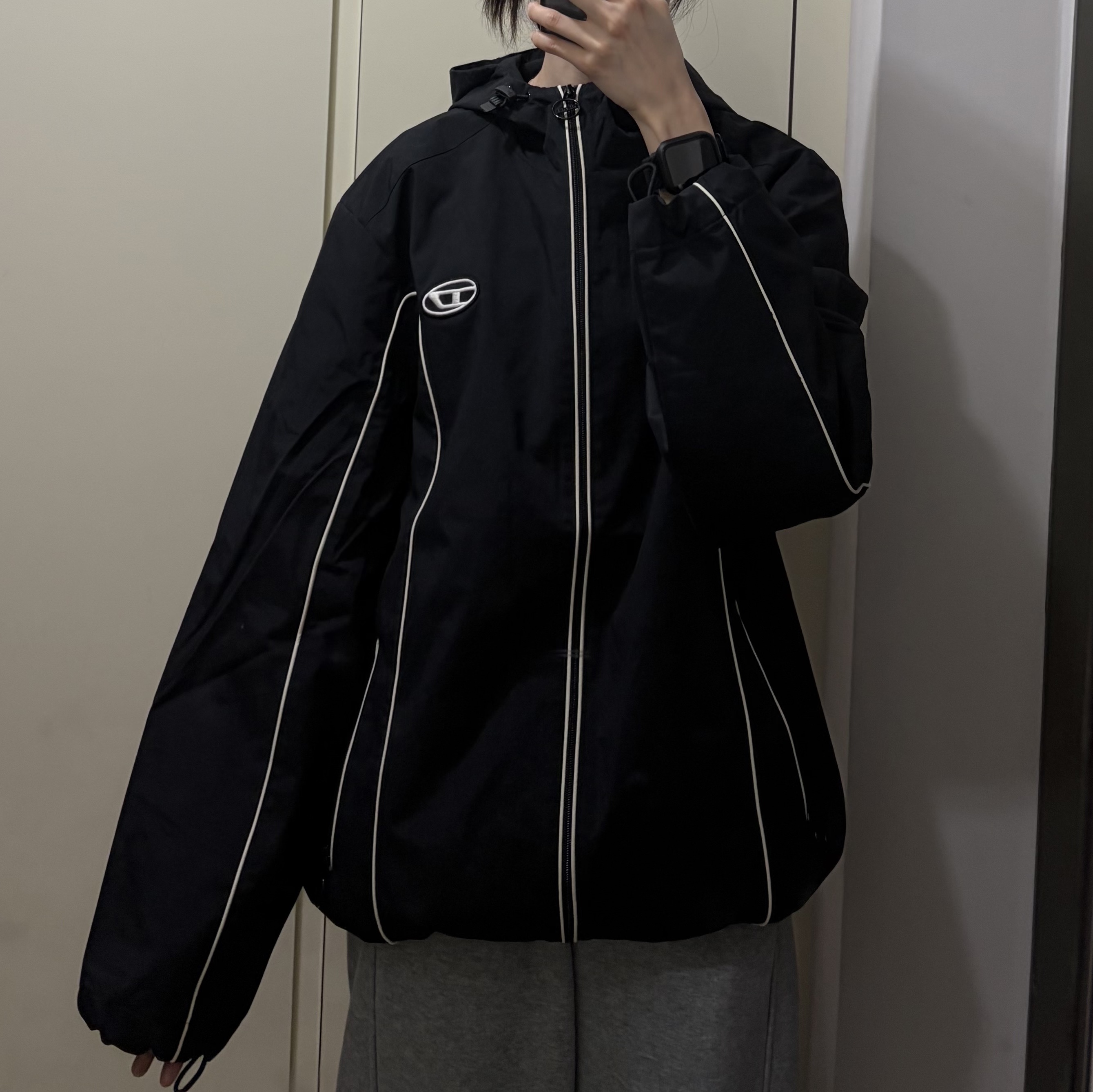 Diesel J-Hives Windbreaker with Contrast Piping Black 착용 스타일 - 2