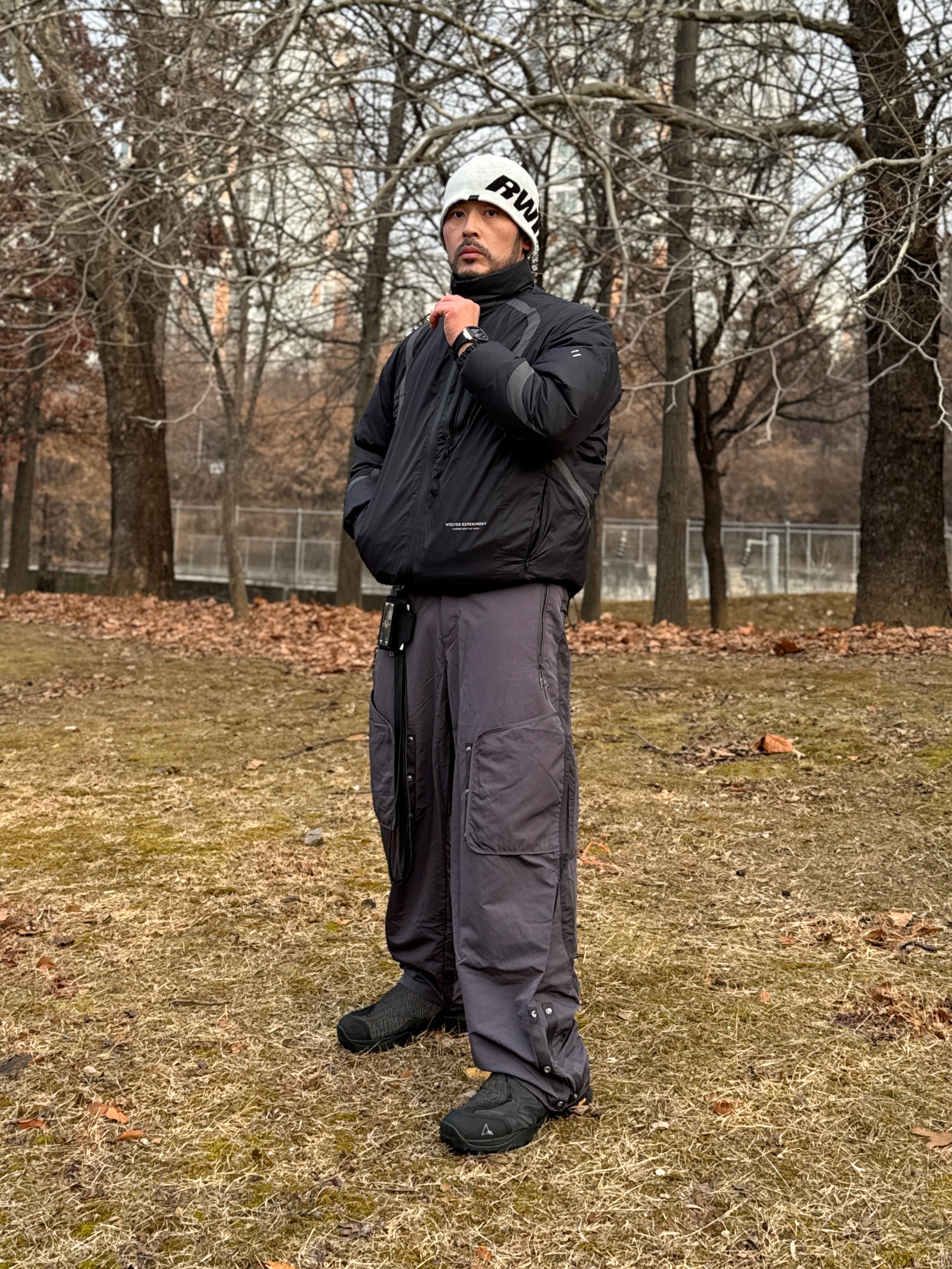 [KREAM 단독] runwhither Beanie White, Roa Hiking Minaar Black 착용 스타일 - 5