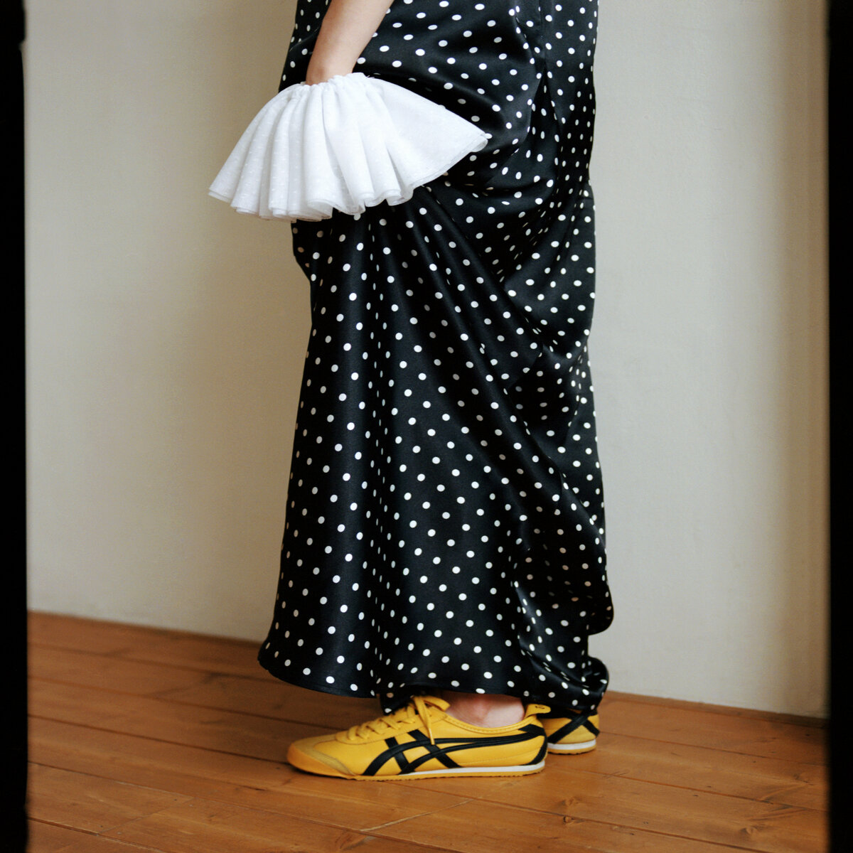 포샤 브이 백 도트 드레스 블랙(Posha V Back Dot Dress Bk) - 3