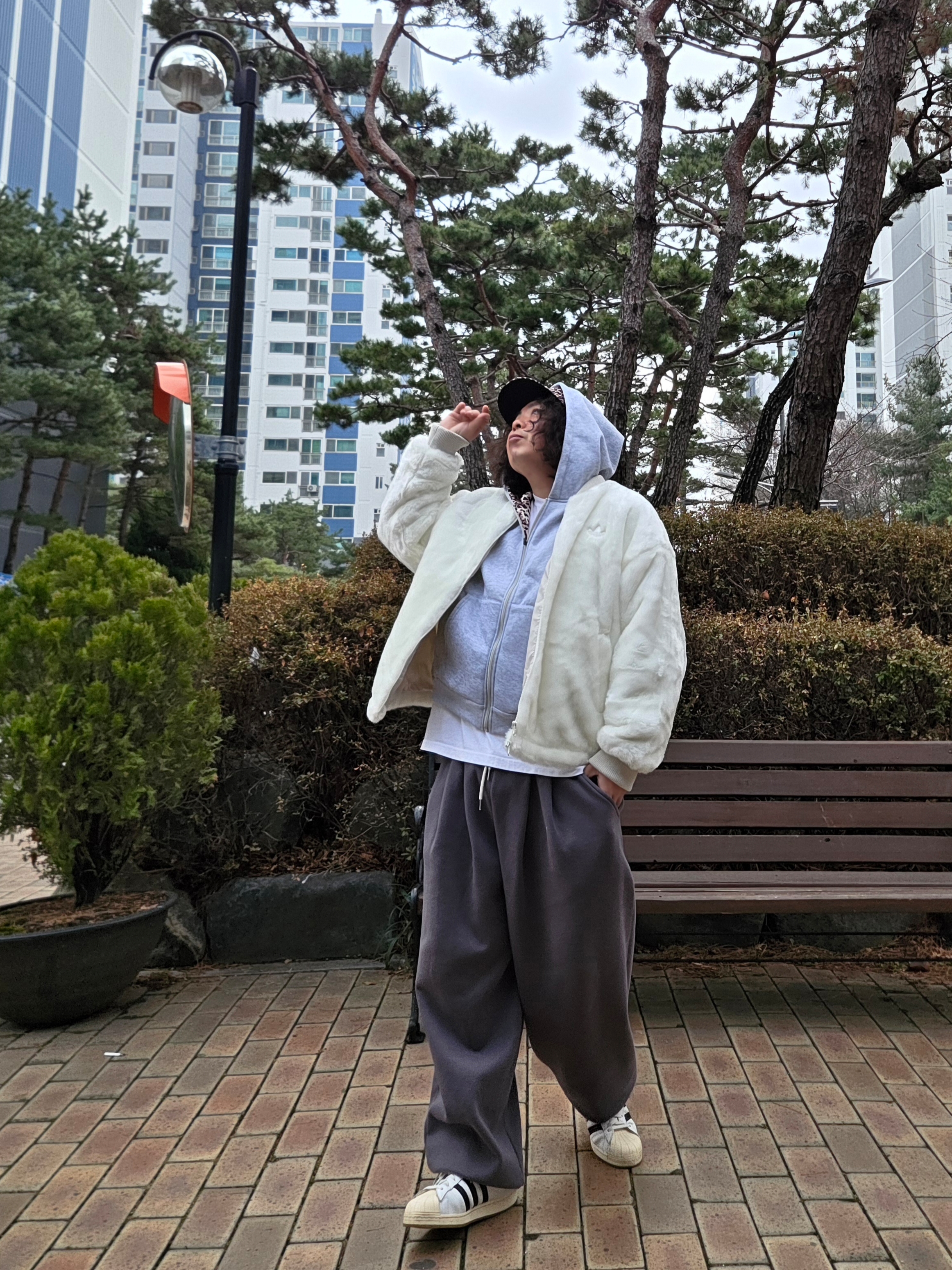Adidas New Fur Jacket Off White - KR Sizing, Adidas x Taegeukdang Superstar White Black 착용 스타일 - 2