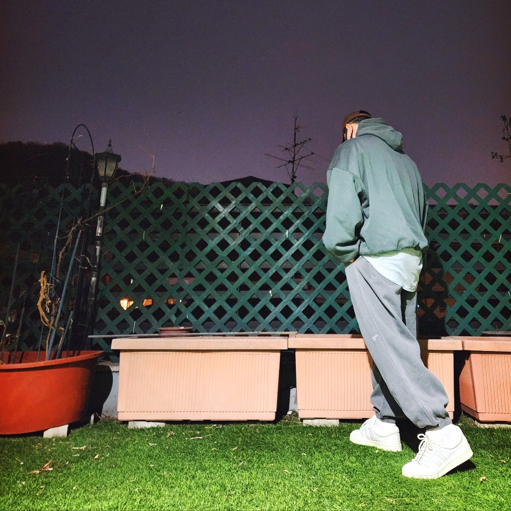 Yeezy Gap Engineered By Balenciaga Logo Hoodie Dark Green, Undermycar Mu.03 Anti Fxxking Logo Play Oversized Sweat Jogger Pigment Gray 착용 스타일 - 2