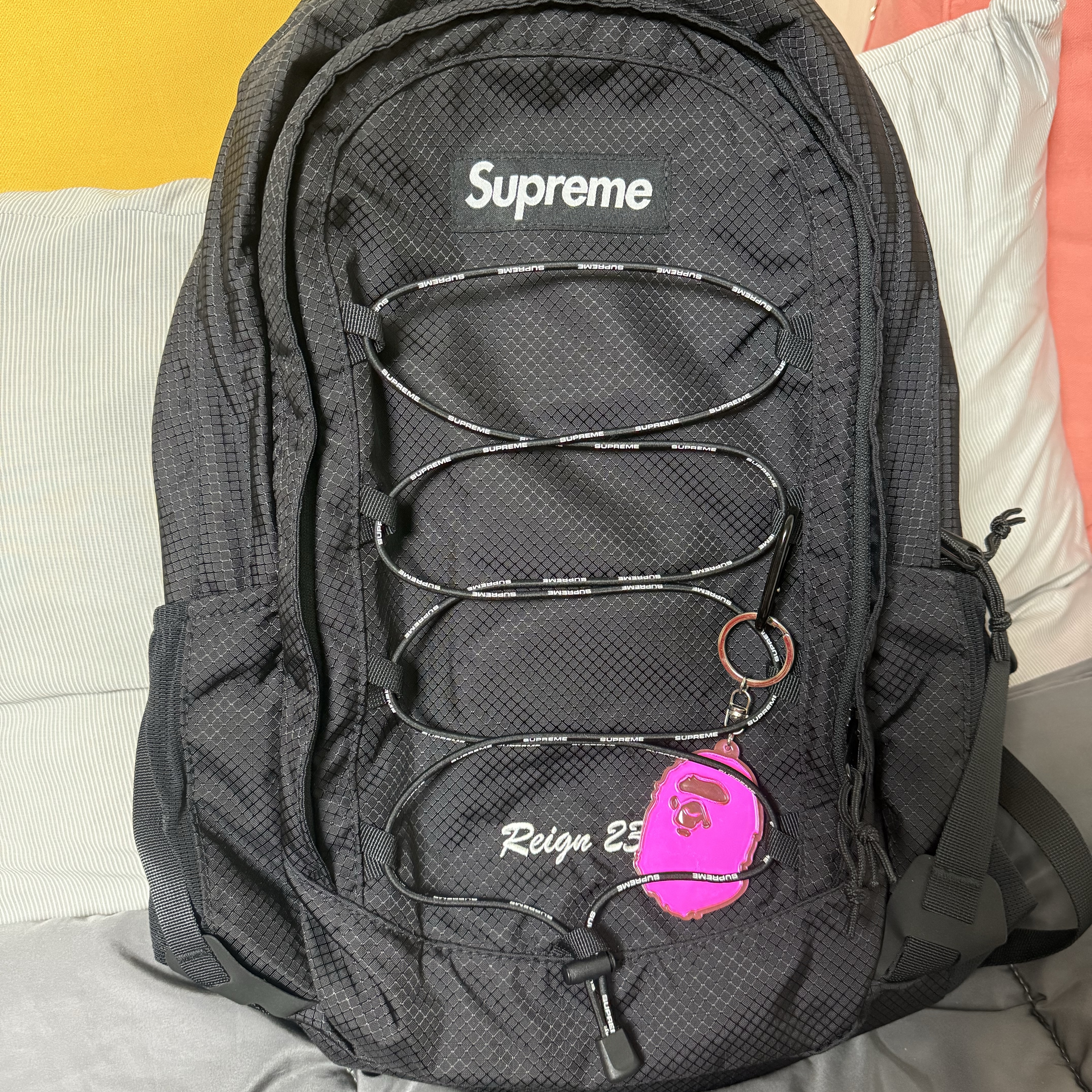 Supreme Backpack Black - 22SS 착용 스타일