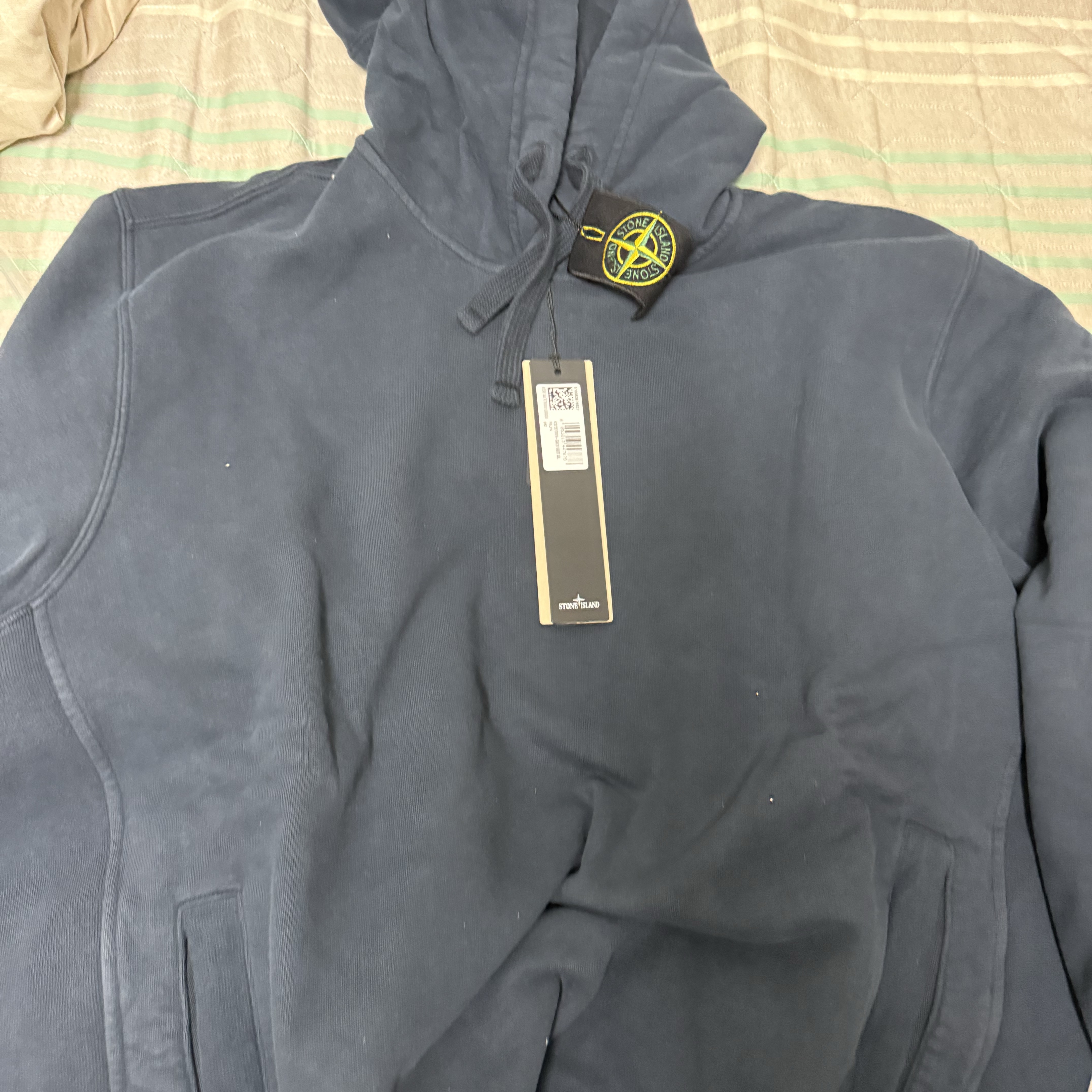 Stone Island 6100029 Brushed Organic Cotton Fleece Regular Fit Hooded Sweatshirt with Pouch Pocket Navy Blue - 25FW 착용 스타일 - 2