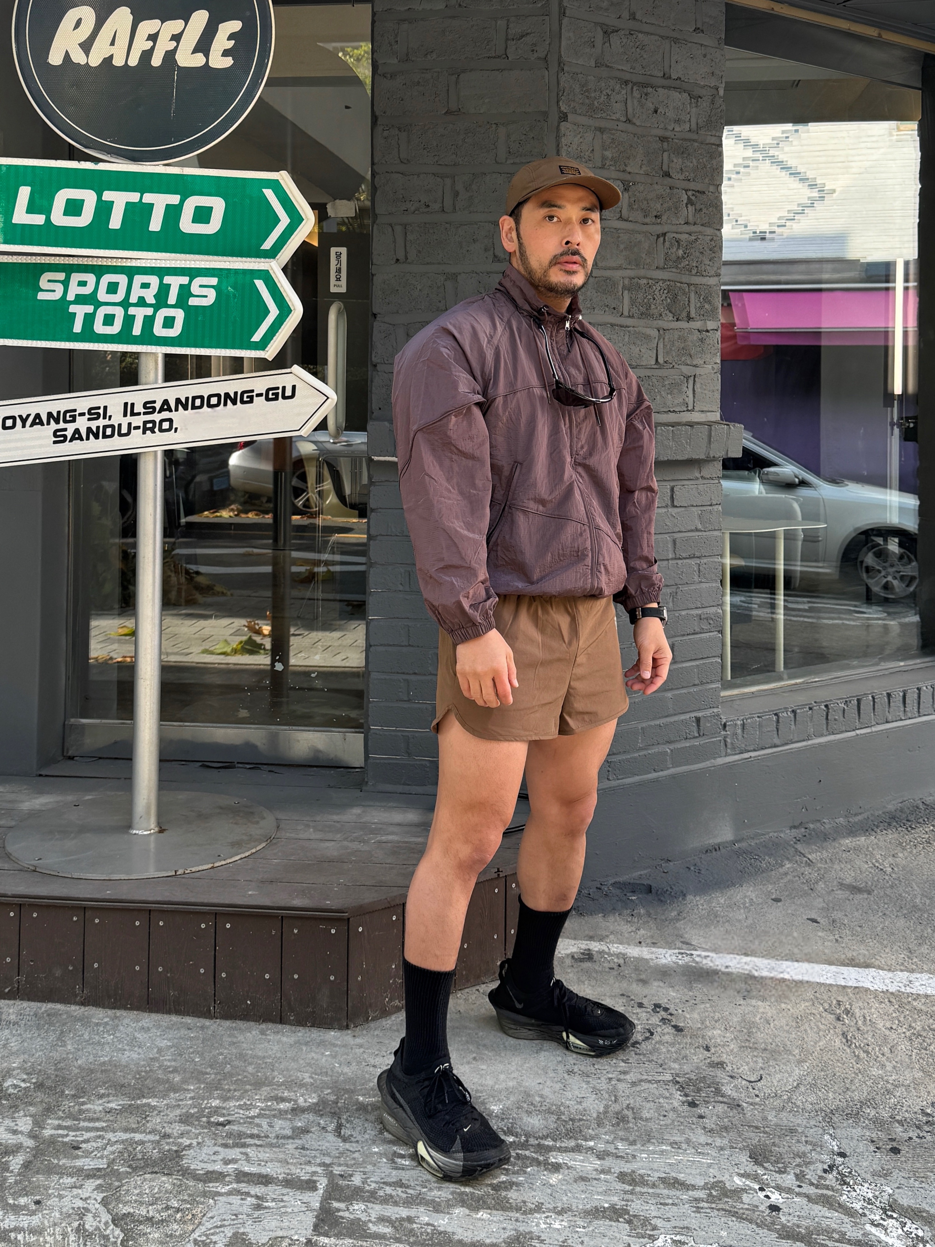 [KREAM 단독] runwhither 3inch Shorts Brown, Nike Air Zoom Alphafly Next% 3 Black Olive Aura 착용 스타일 - 2