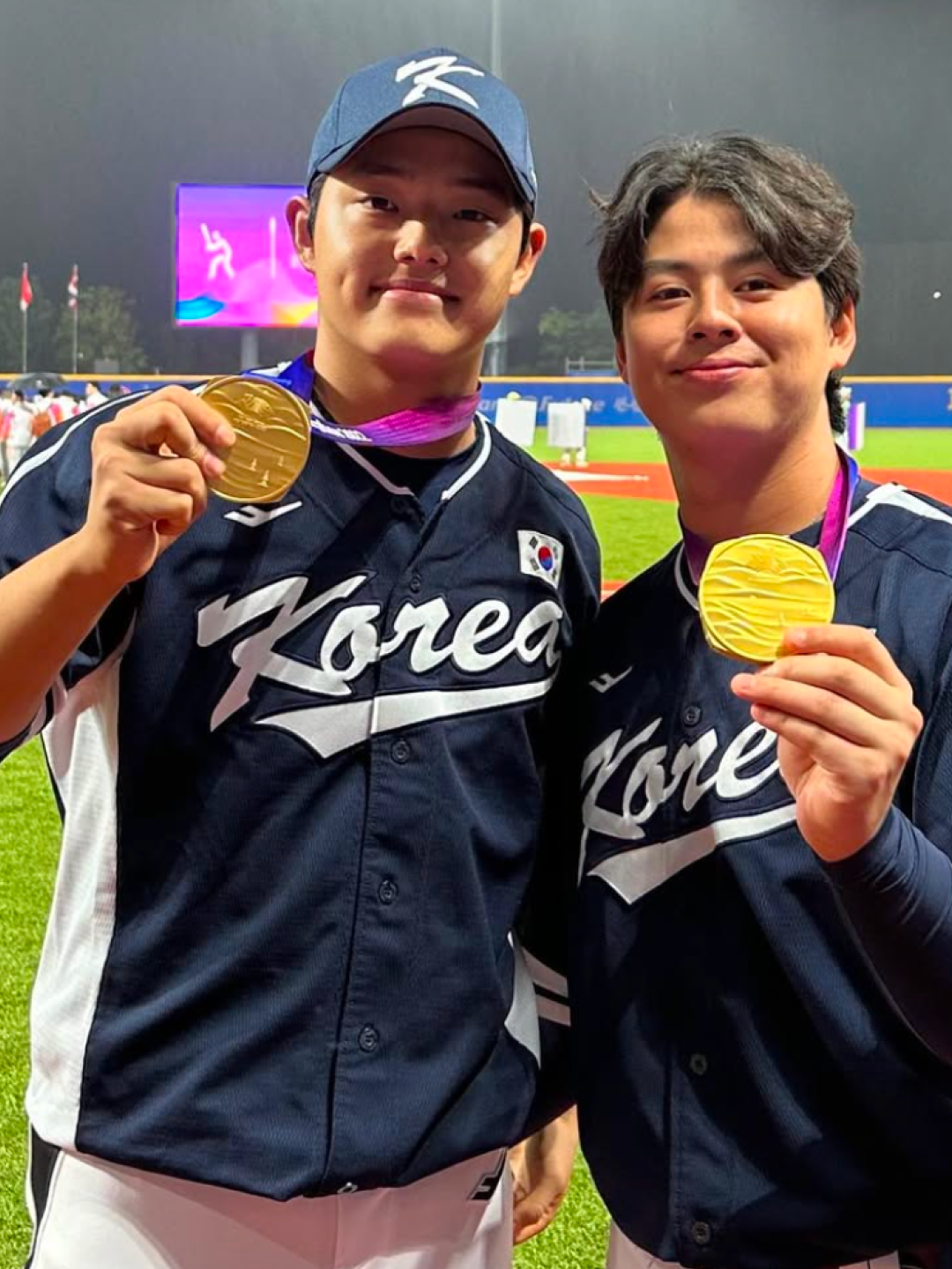 Hanwha Eagles 2025 Replica Uniform White (Non Marking Ver.), Prospecs Korea Baseball Team Authentic Home Uniform White (Non Marking Ver.) 착용 스타일 - 5