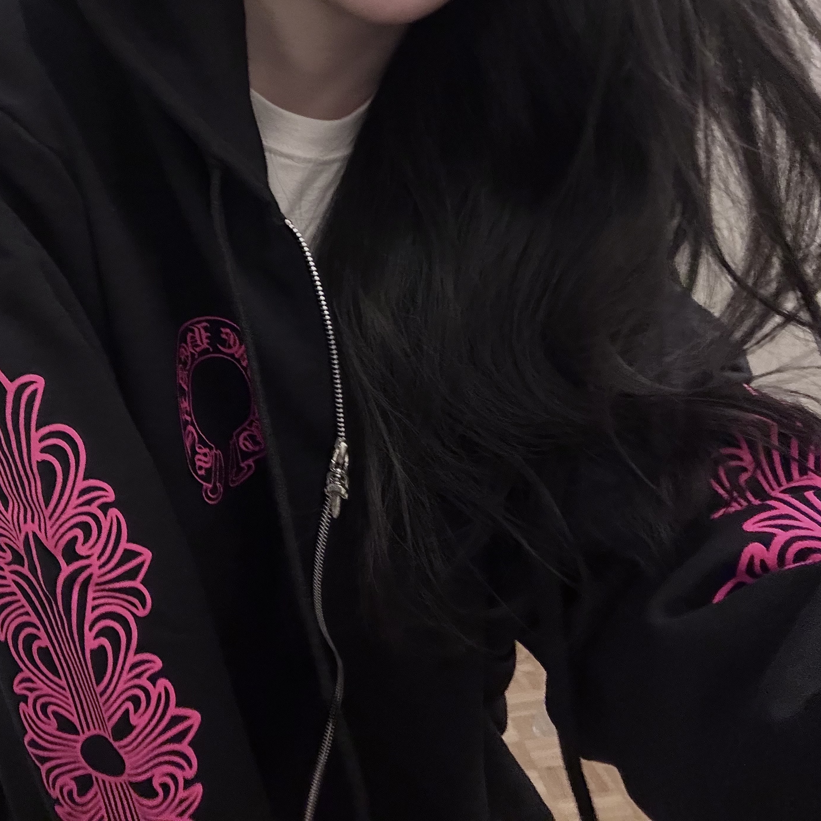 Chrome Hearts Horseshoe Floral Fleece Zip-Up Hoodie Black Pink 착용 스타일 - 1