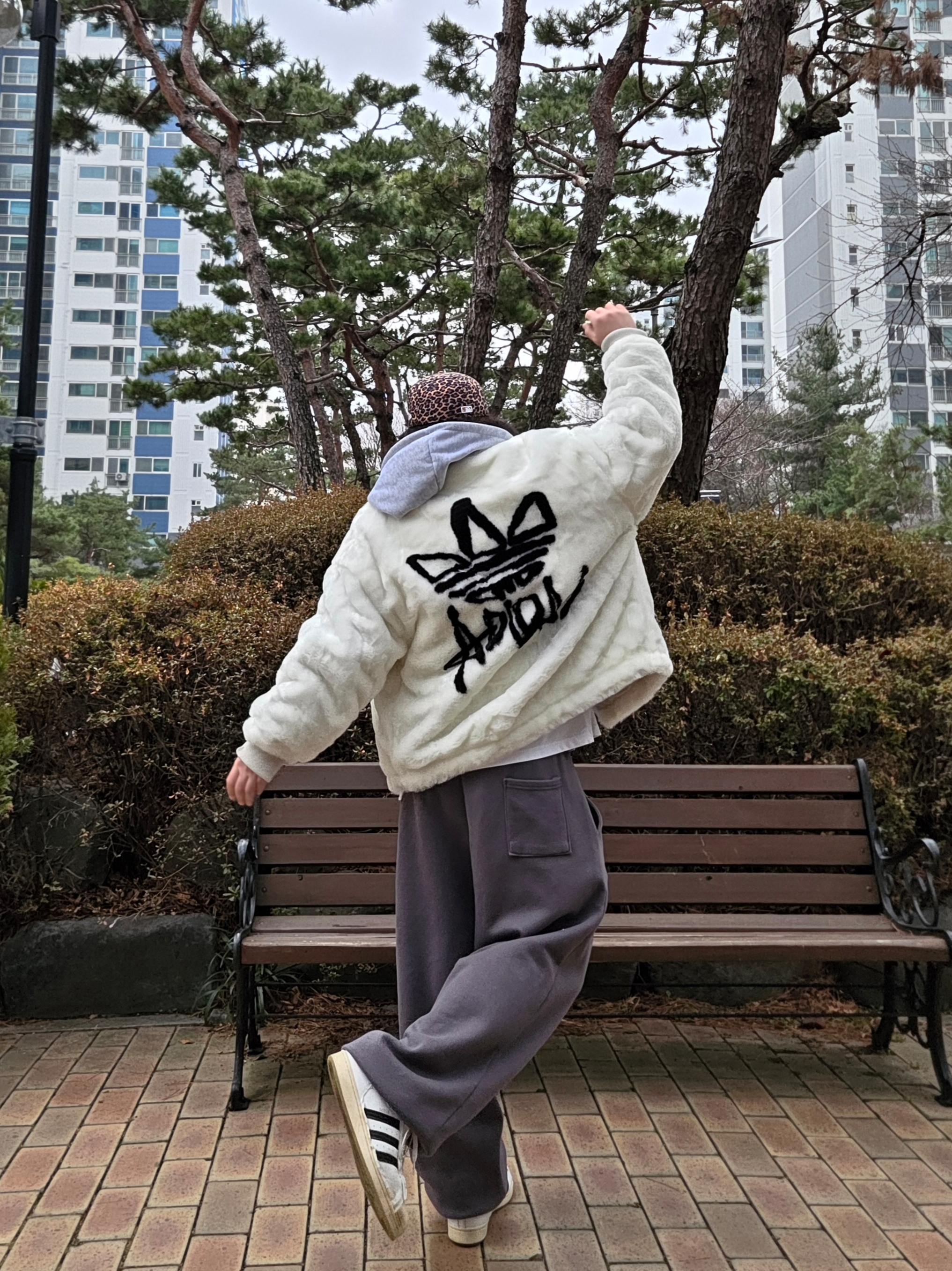 Adidas New Fur Jacket Off White - KR Sizing, Adidas x Taegeukdang Superstar White Black 착용 스타일 - 1