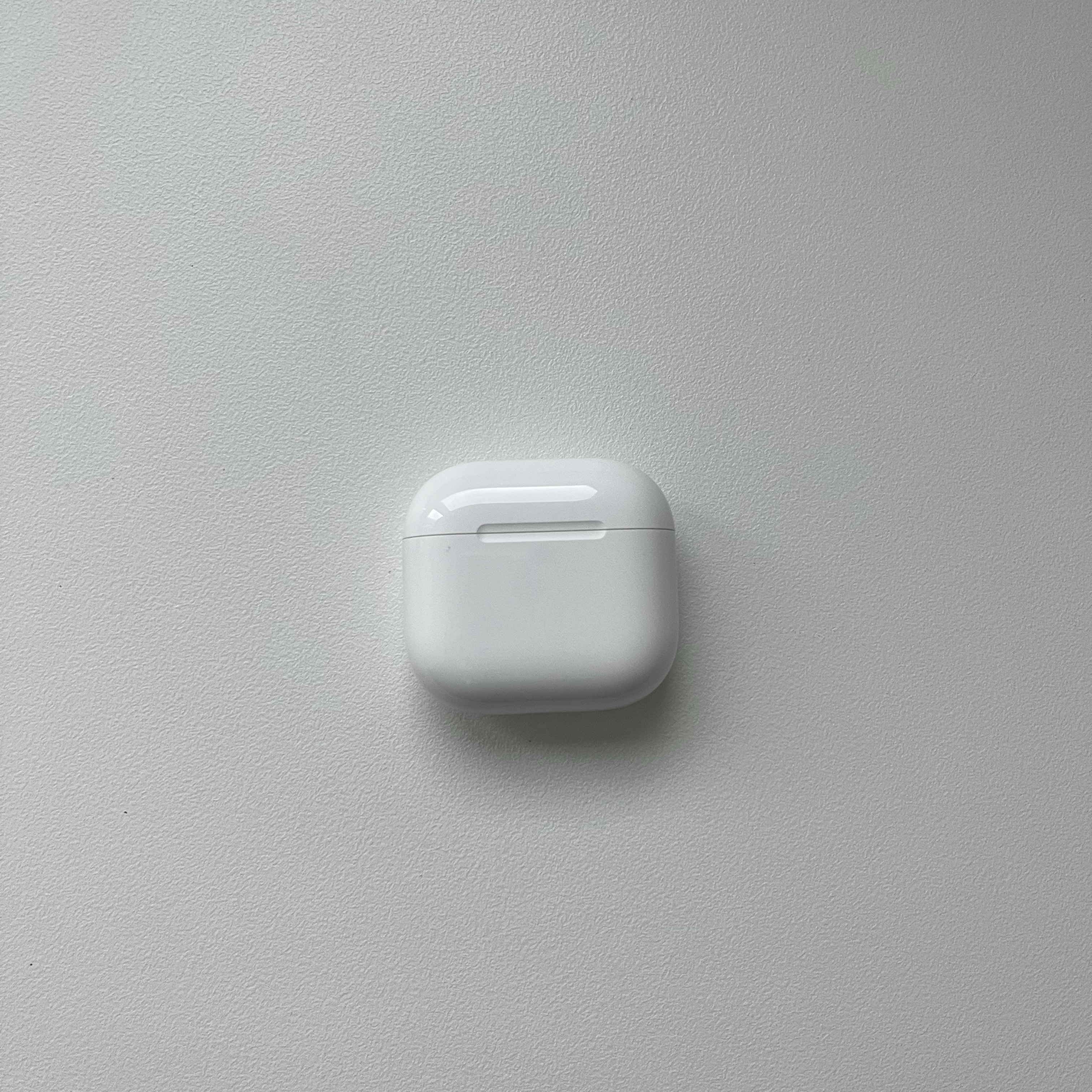 Apple AirPods 4th Gen with Active Noise Cancellation (Korean Ver.) 착용 스타일