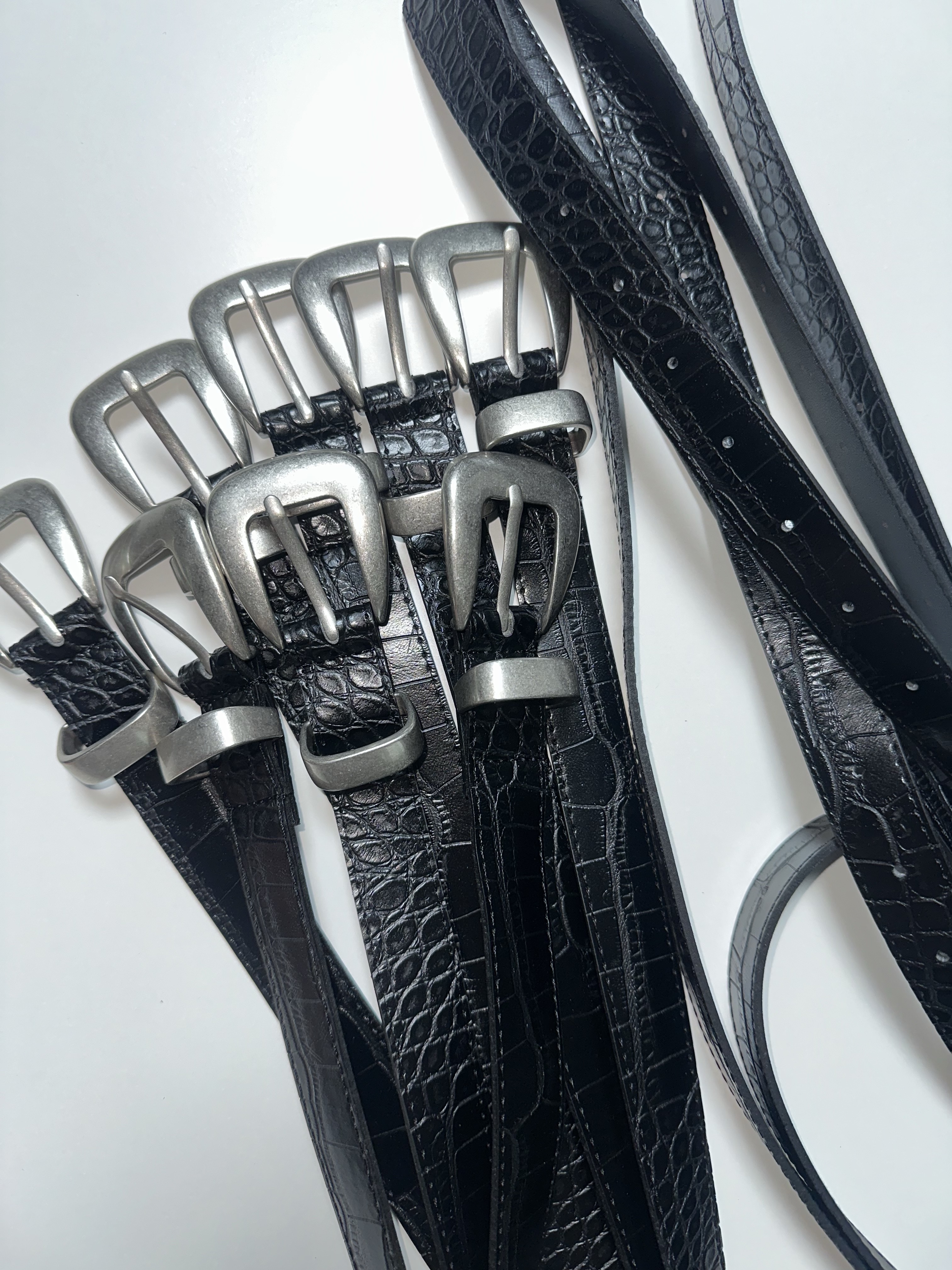 AX CONNECTION Crocodile Texture Belt 착용 스타일