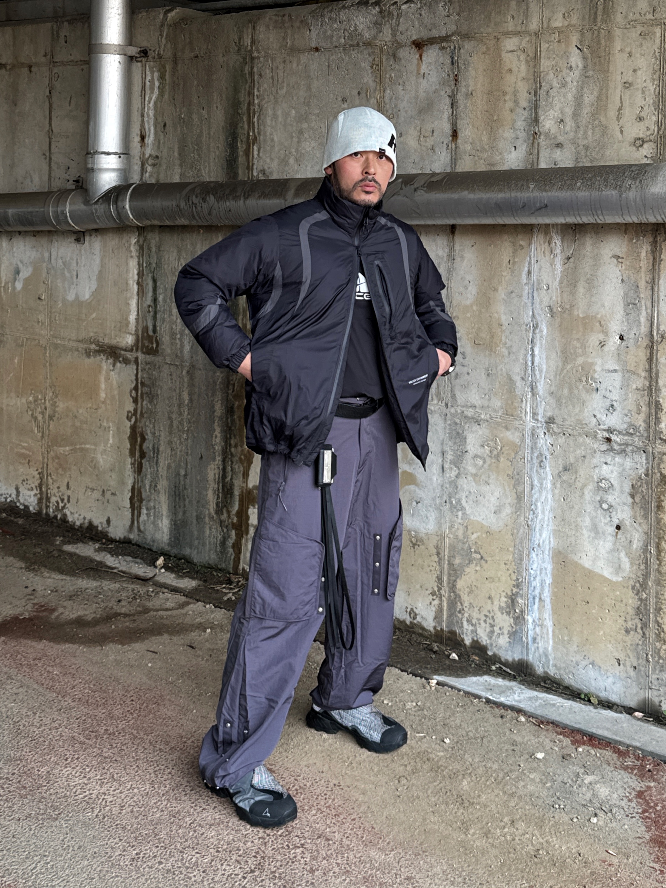 [KREAM 단독] runwhither Beanie White, Roa Hiking Minaar Black 착용 스타일 - 7