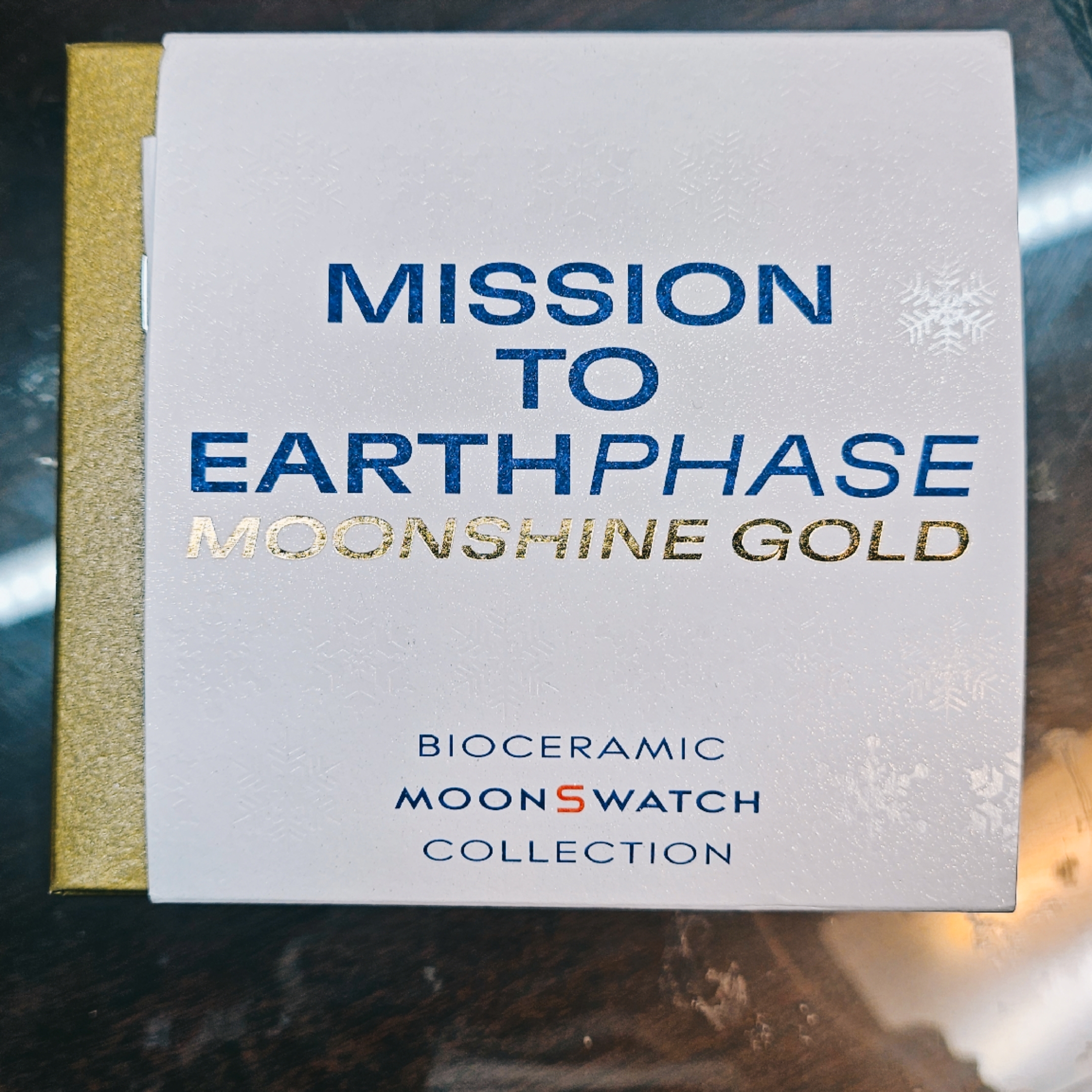 Swatch x Omega x Snoopy Bioceramic Moonswatch Mission To The Earthphase 42mm Moonshine Gold Cold Moon 착용 스타일 - 3