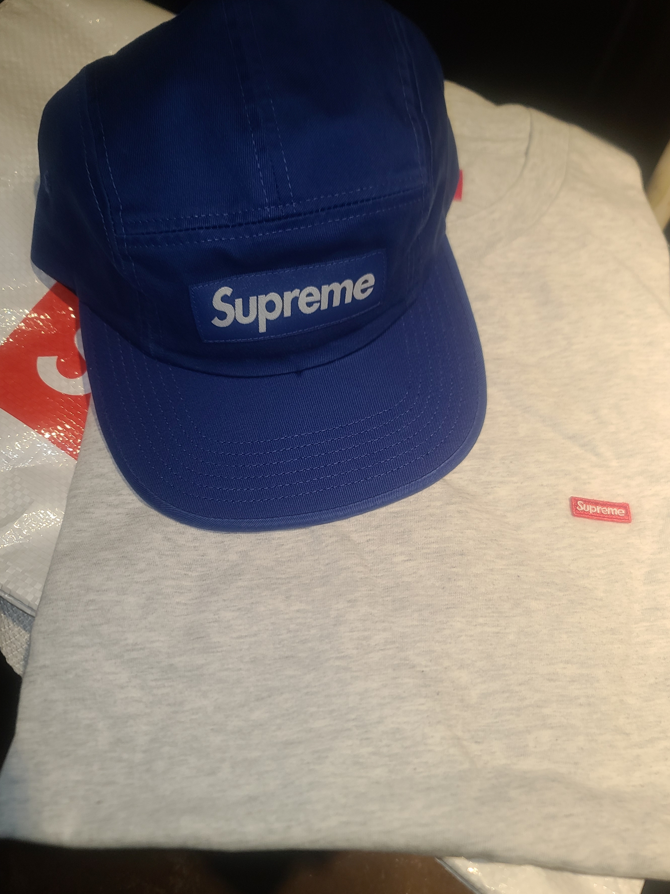 Supreme Small Box L/S T-Shirt Ash Grey - 25FW, Supreme Washed Chino Twill Camp Cap Royal - 26SS 착용 스타일