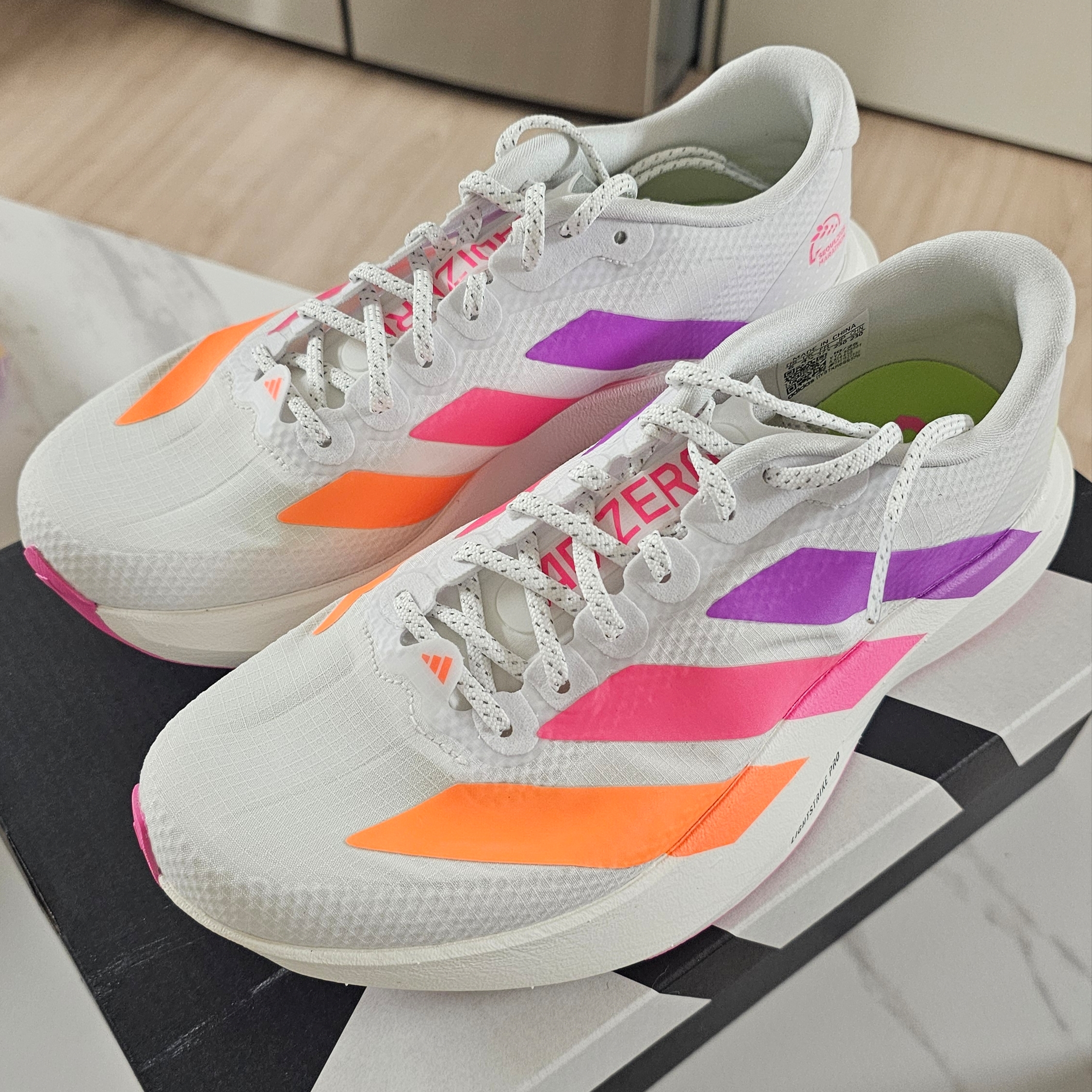 (W) Adidas Adizero EVO SL Cloud White Purple Burst 착용 스타일