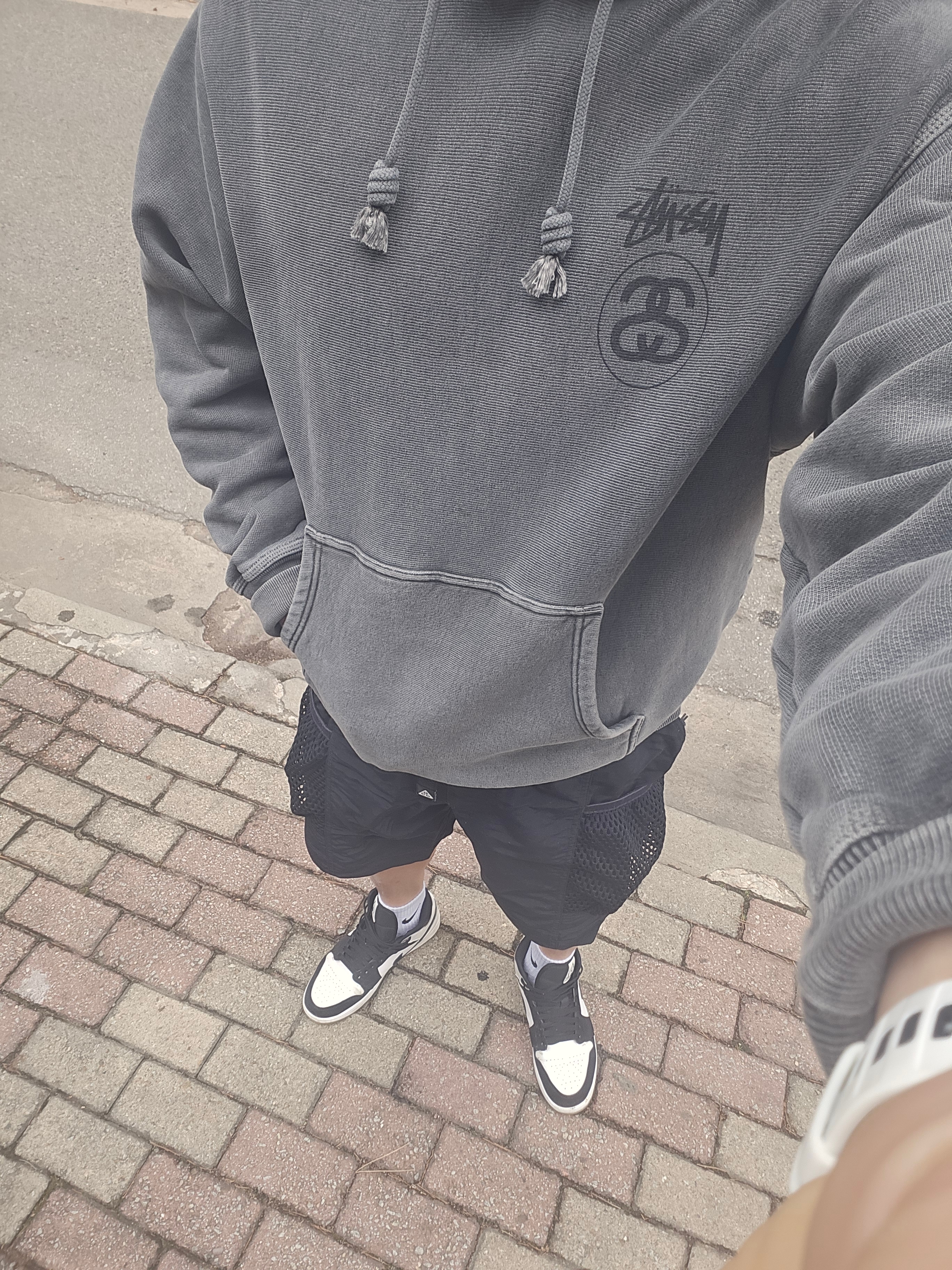 Stussy Stock Link Pigment Dyed Hoodie Black 착용 스타일