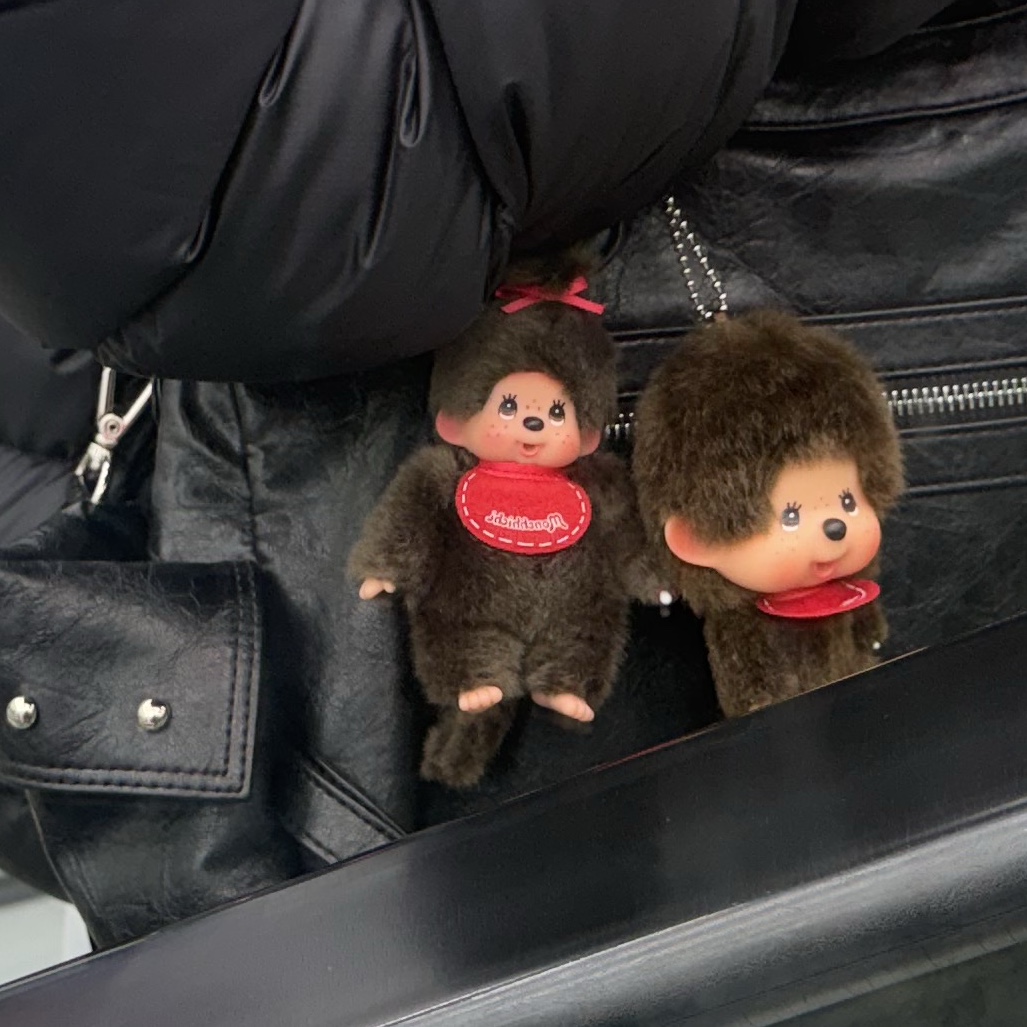 Monchhichi Bighead SS Boy Key Chain Brown 착용 스타일