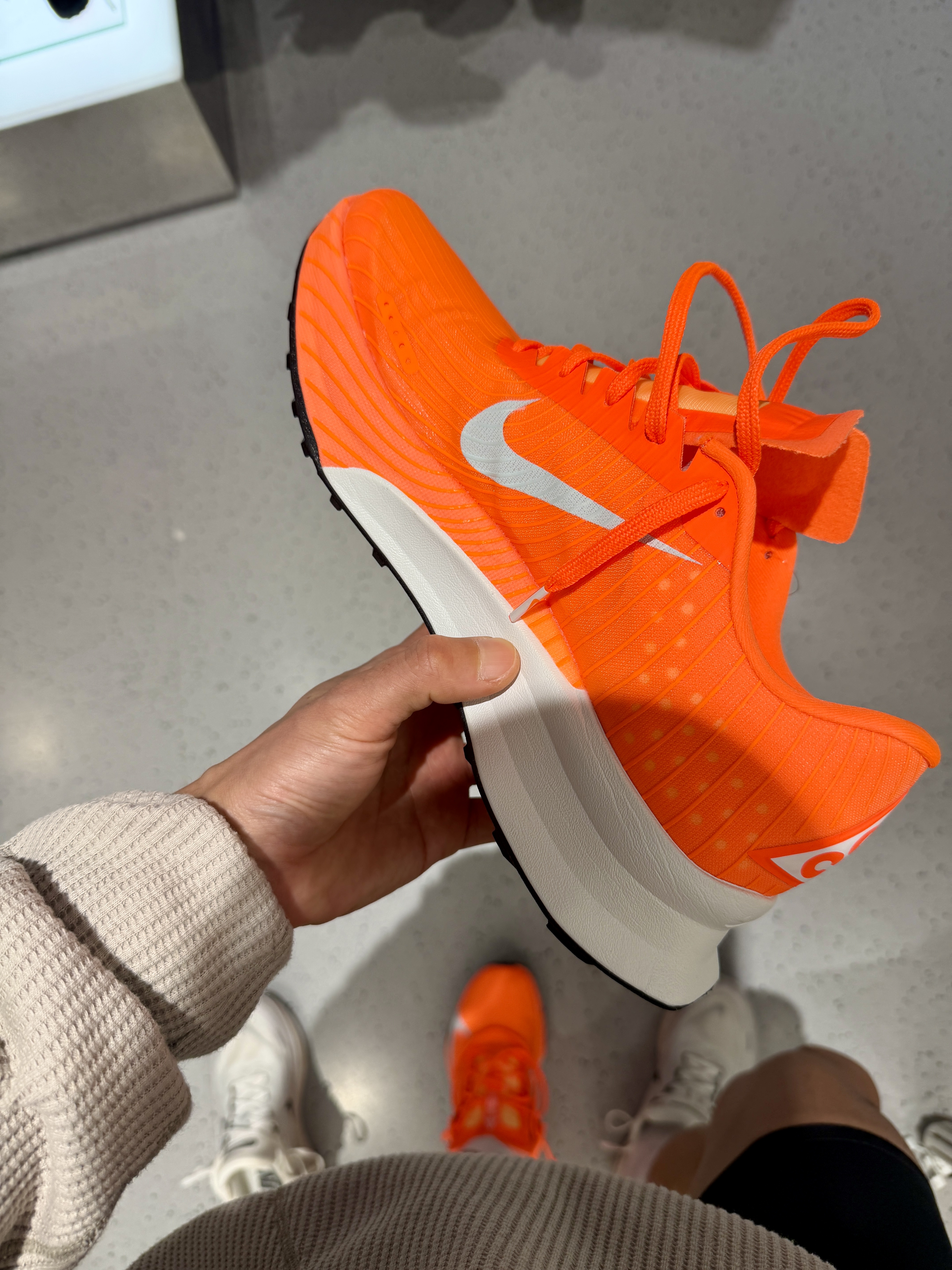 Nike ACG Ultrafly Trail Hyper Crimson Total Orange 착용 스타일 - 1