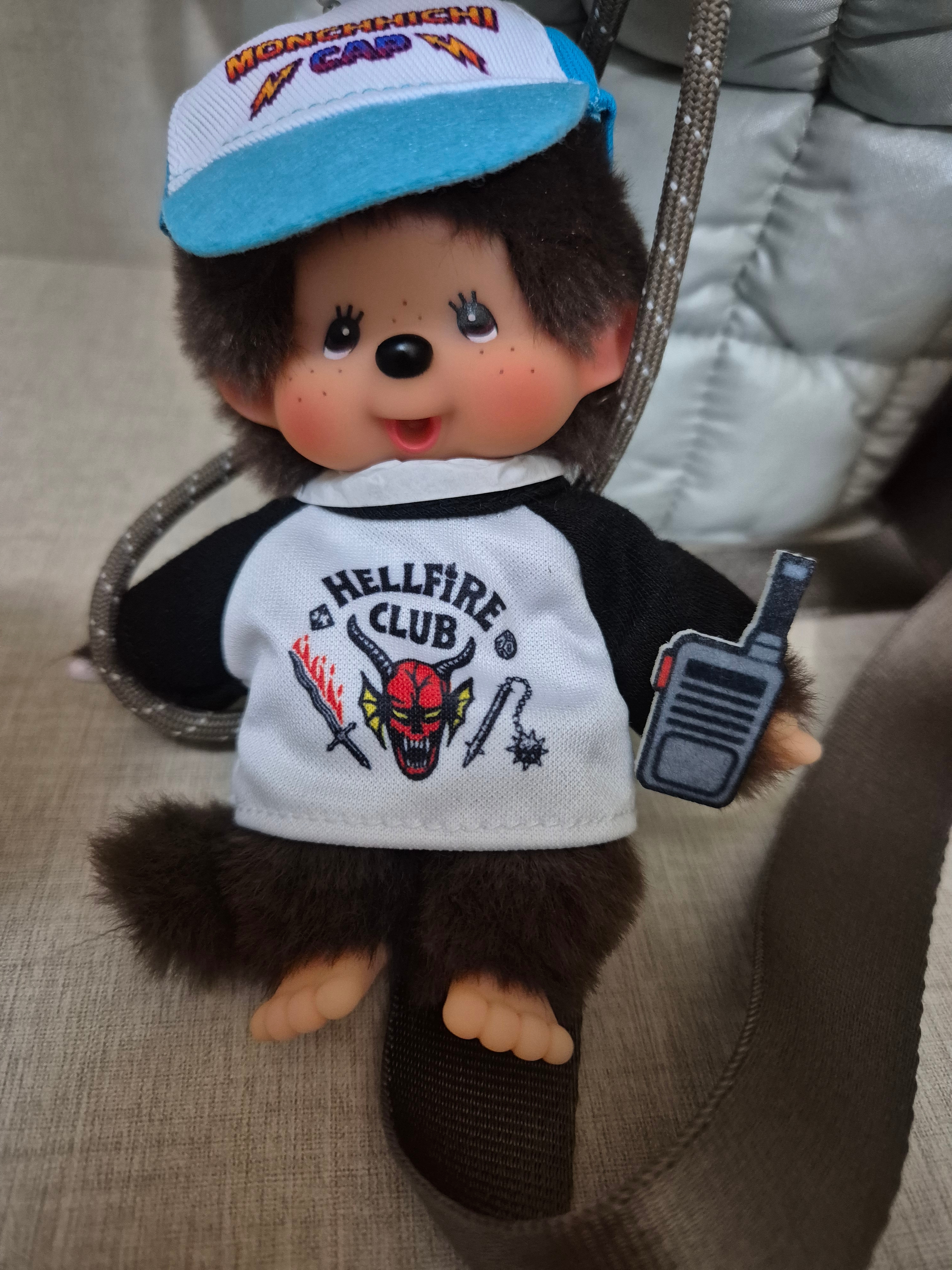 Monchhichi x Strange Things Key Chain Hellfire Club 착용 스타일
