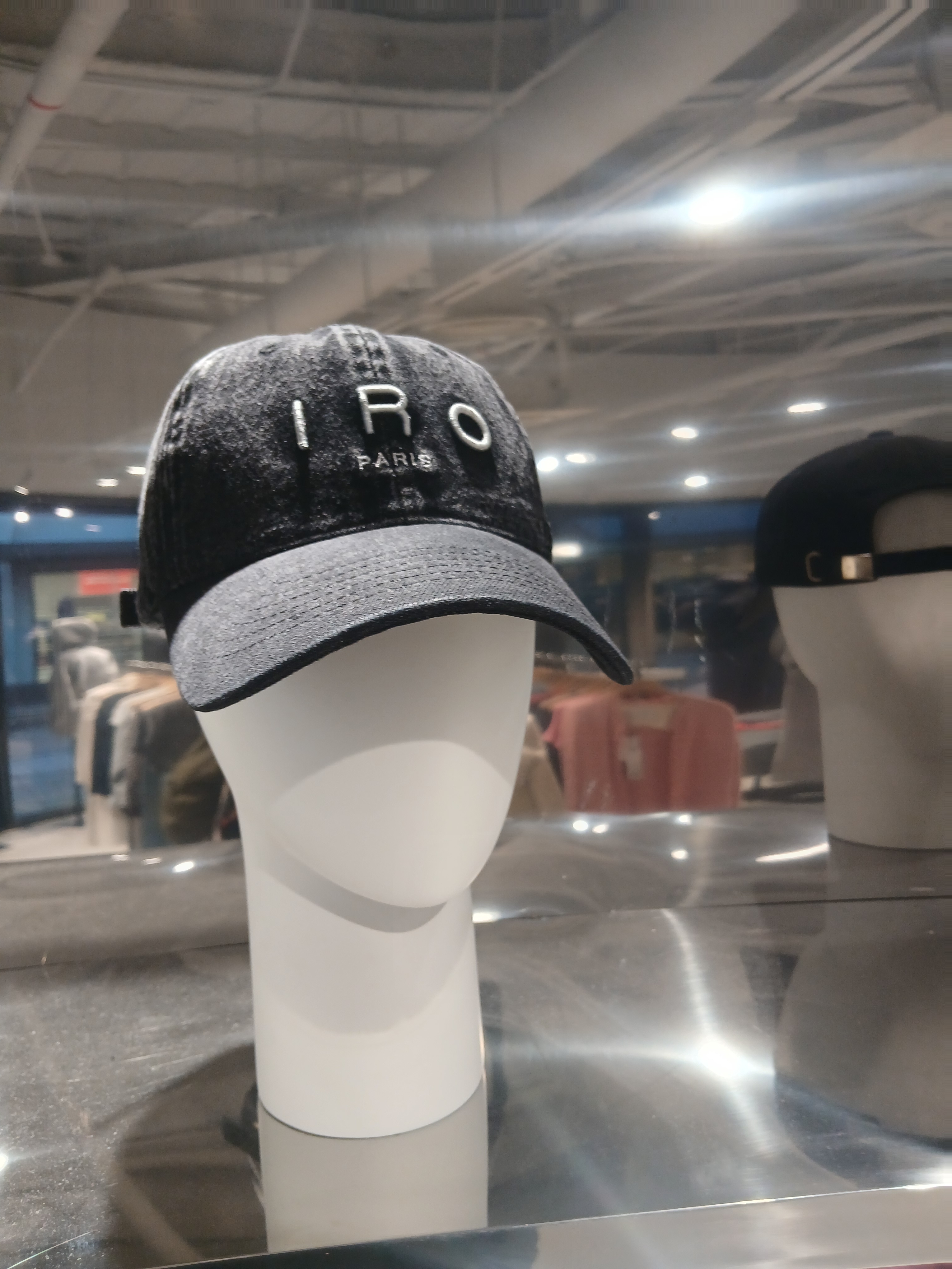 Iro Troyes Iro Logo Embroidery Washed Denim Ball Cap Blue, Iro Bred Lambskin Leather Logo Ball Cap Black 착용 스타일 - 5
