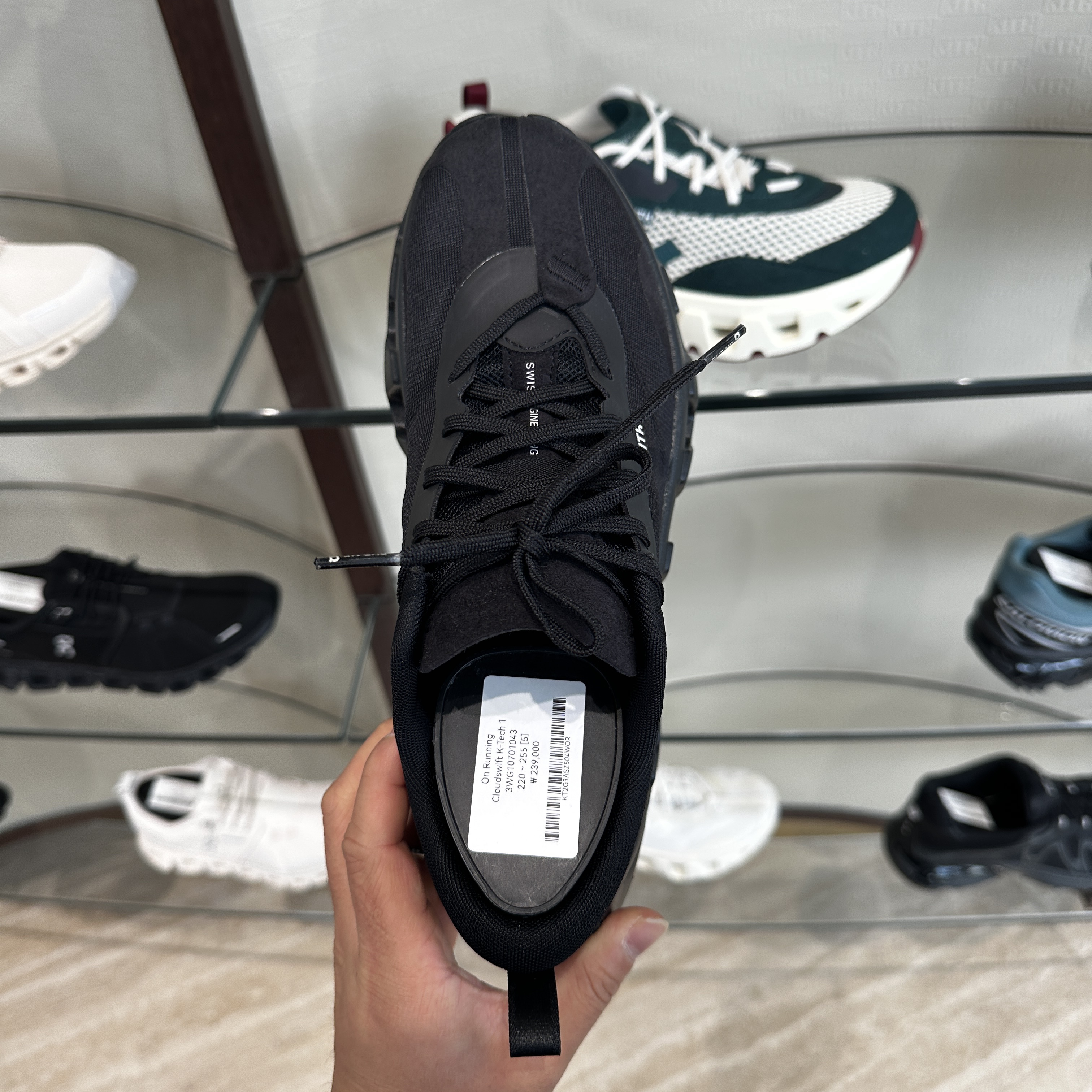 On Running x Kith K-Tech 1 Black 착용 스타일 - 2