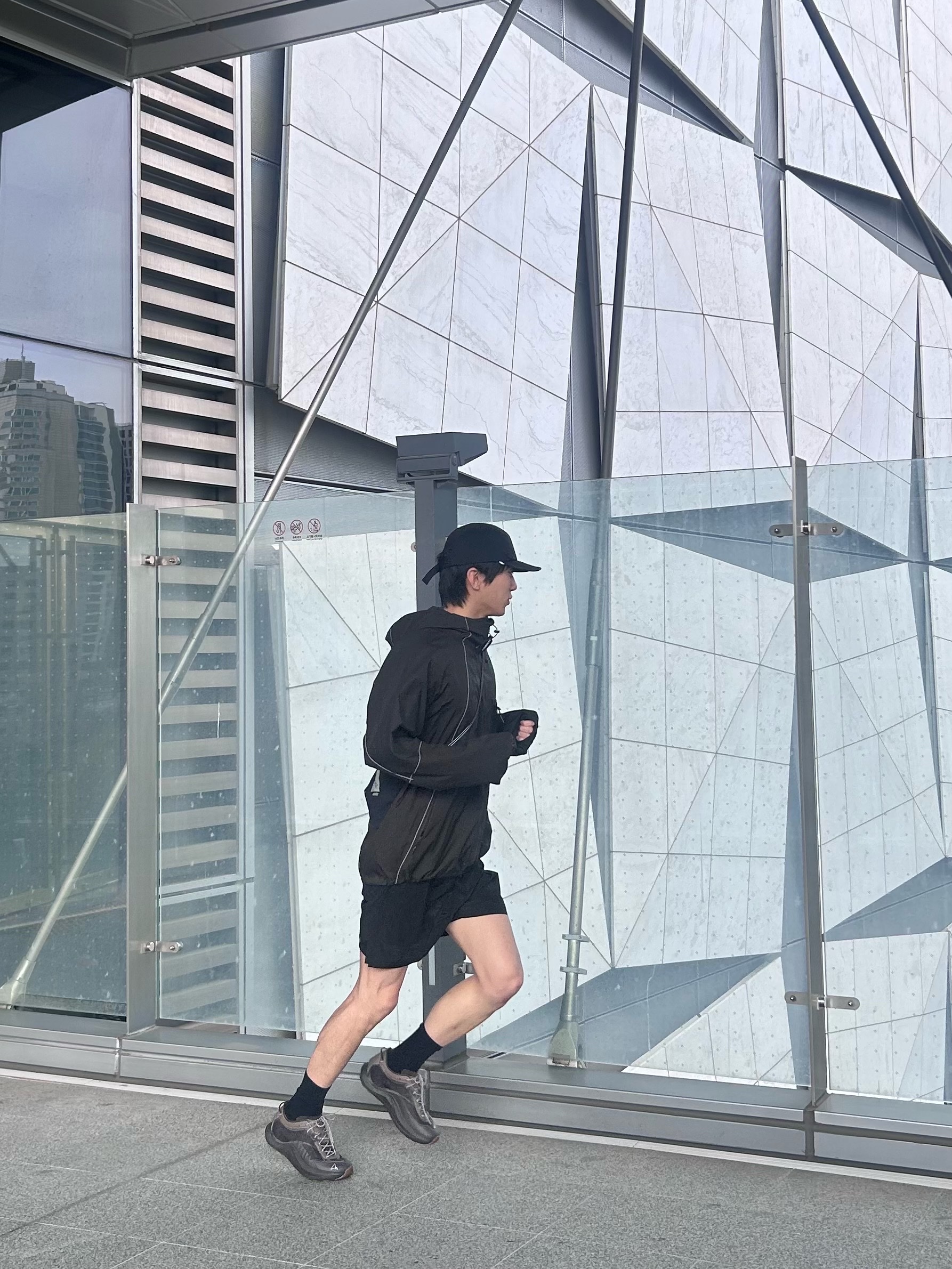 ROA Helder 5 Inch Shorts Black - 26SS 착용 스타일 - 2