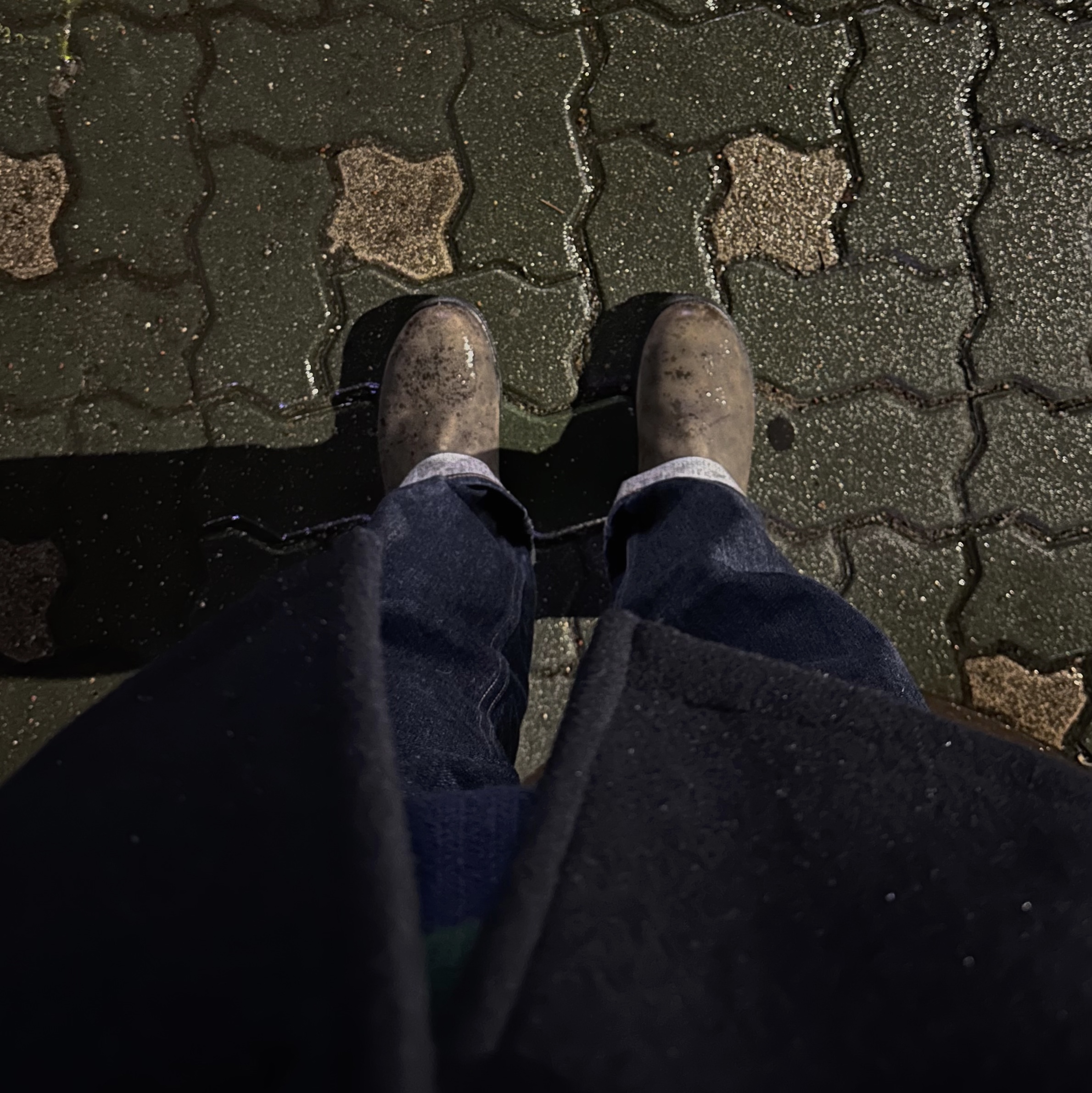 BLUNDSTONE Classics 585 Chelsea Boots Rustic Brown 착용 스타일