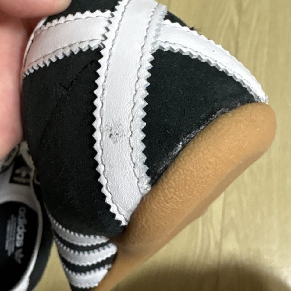(W) Adidas Tokyo Core Black Cloud White 착용 스타일 - 2