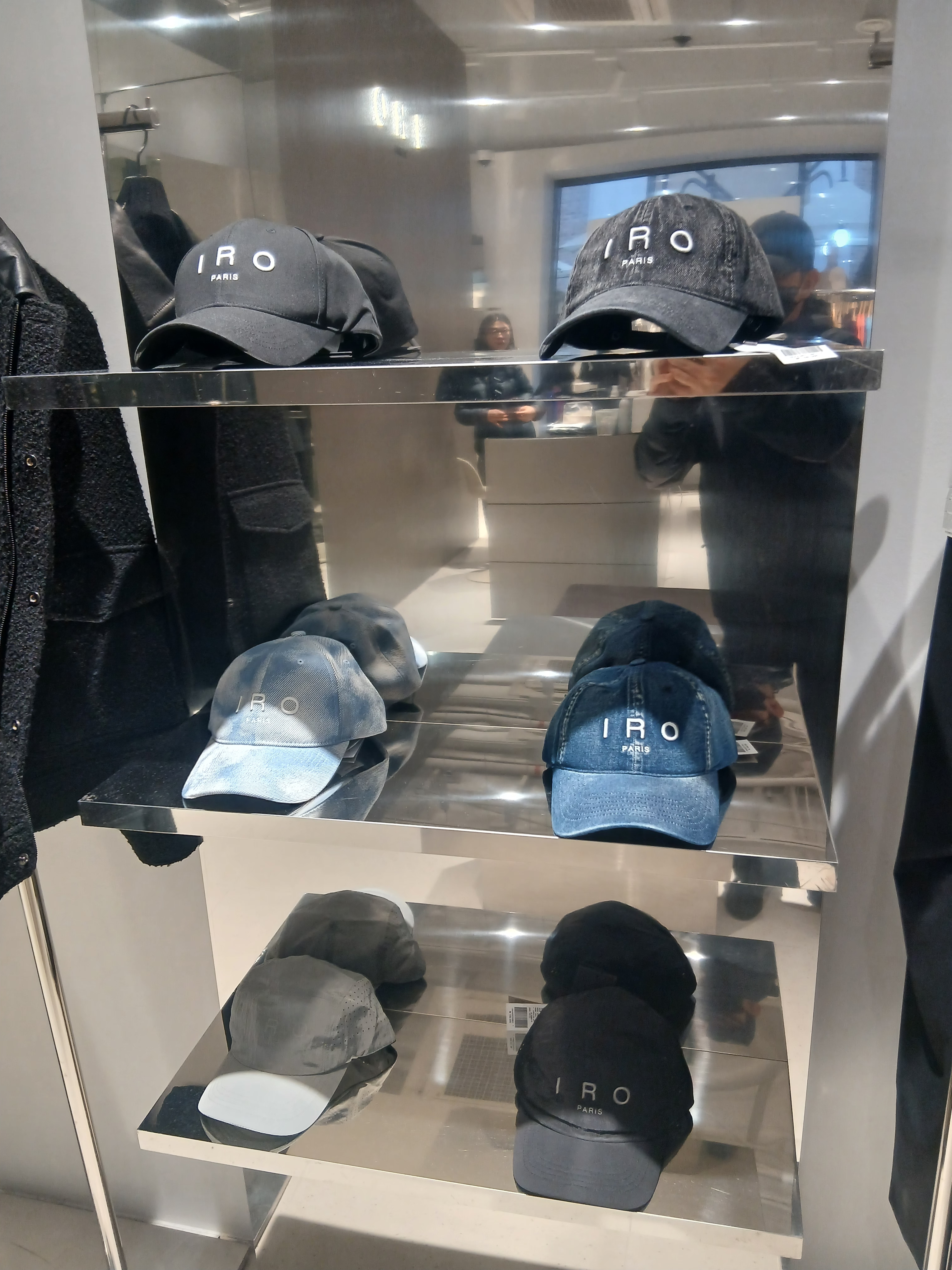 Iro Troyes Iro Logo Embroidery Washed Denim Ball Cap Blue, Iro Bred Lambskin Leather Logo Ball Cap Black 착용 스타일 - 2