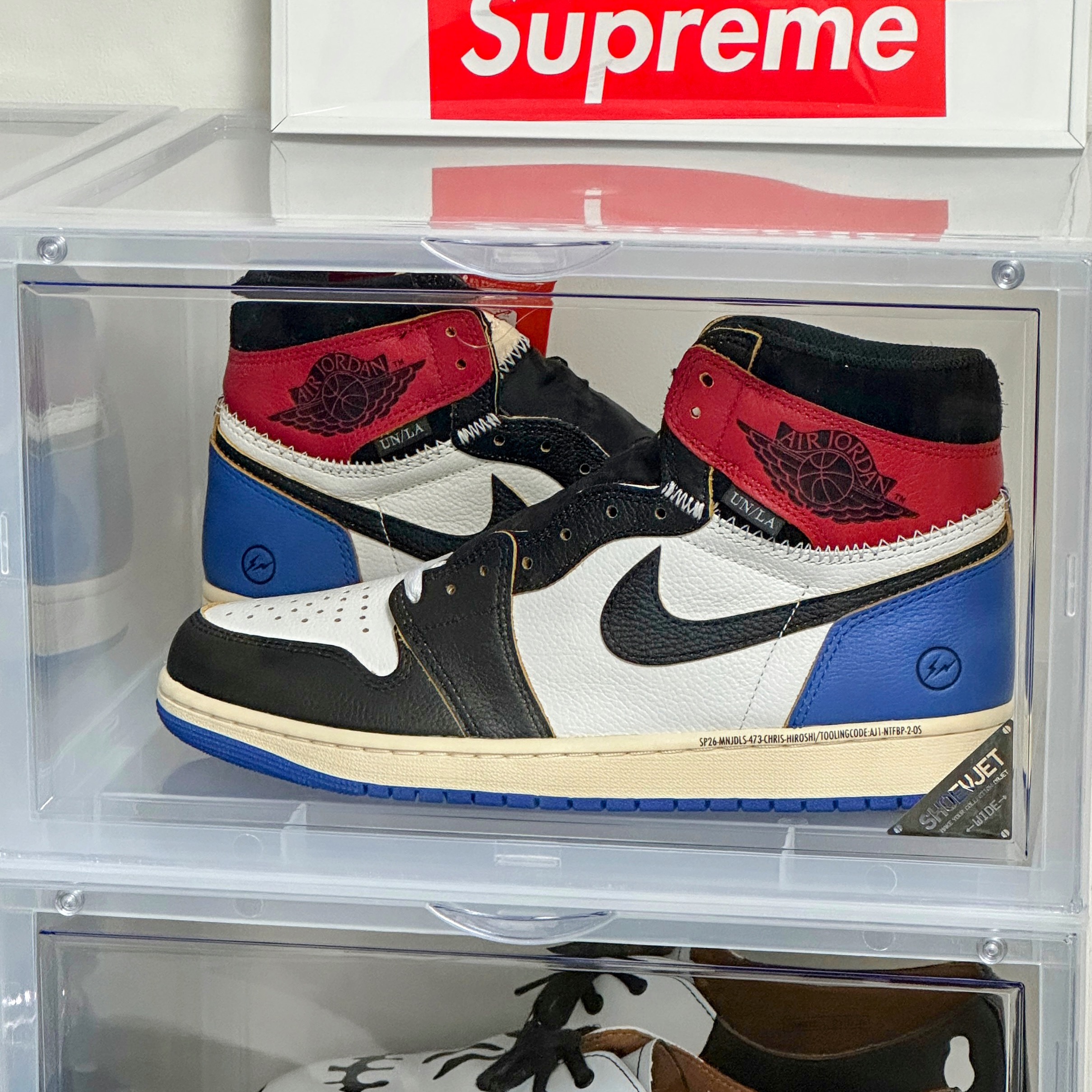Jordan 1 x Fragment x Union LA Black and Varsity Red 착용 스타일