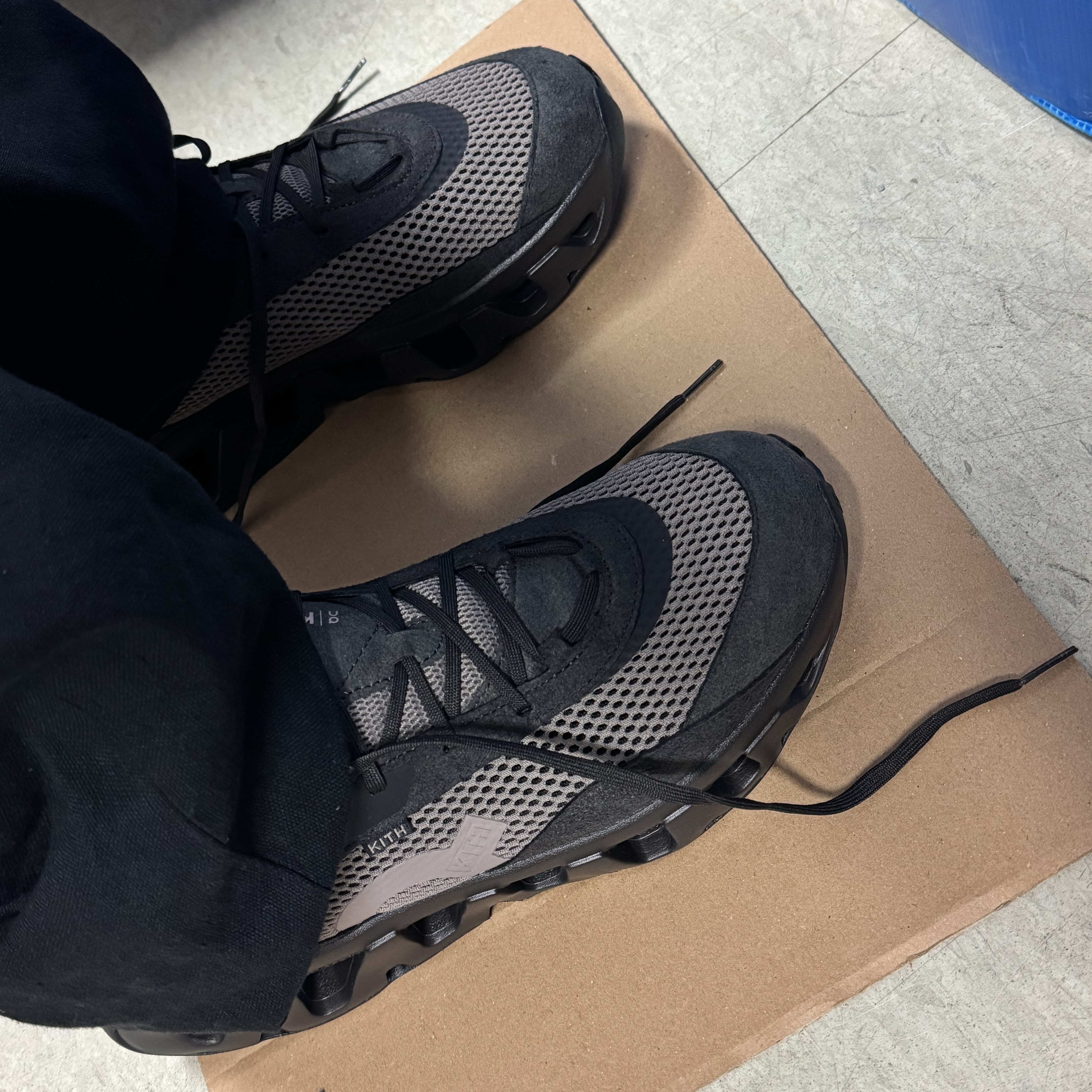 On Running x Kith K-Tech 2 Thorn Ganache 착용 스타일