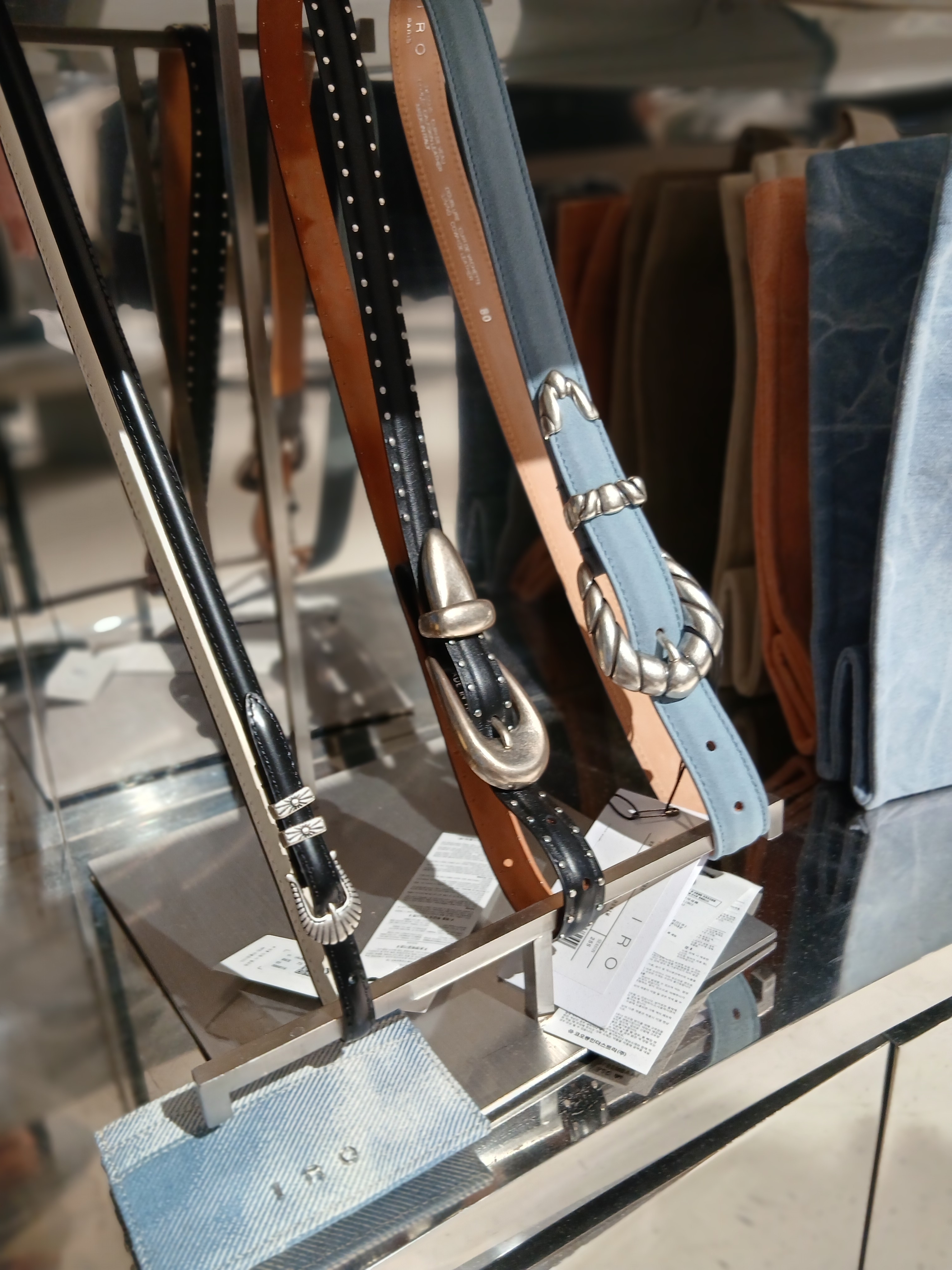 Iro Leonid Belt Grey, Iro Leonid Belt Black 착용 스타일 - 1
